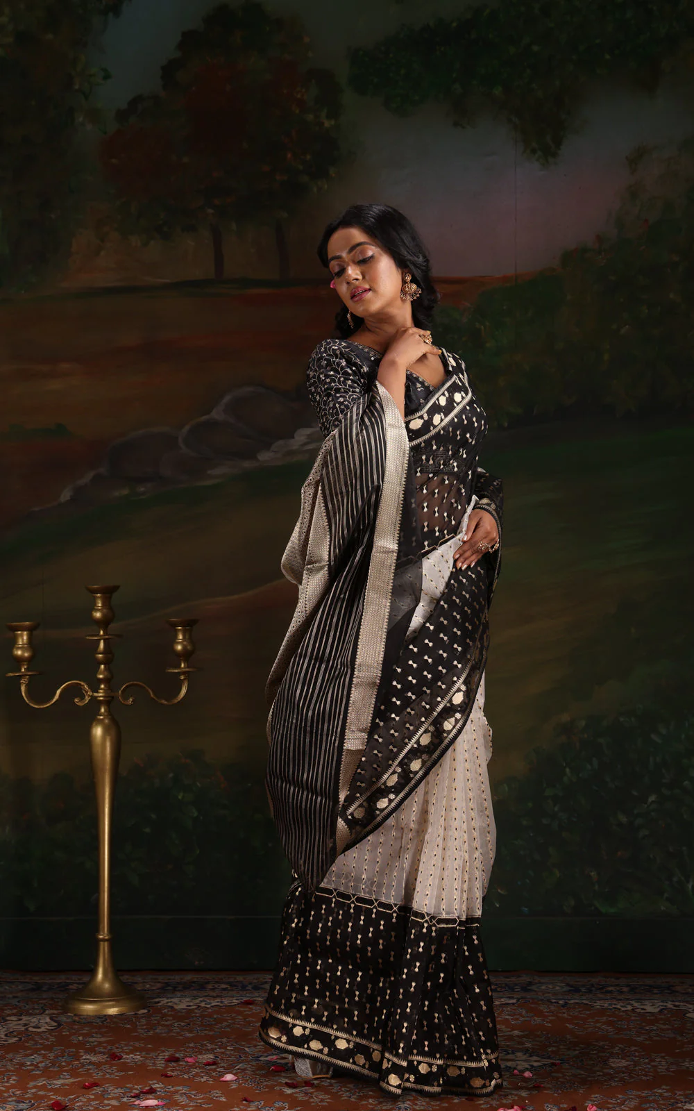 Off White & Black Banarasi Kora Saree With Kadhua Weaves - Image 5
