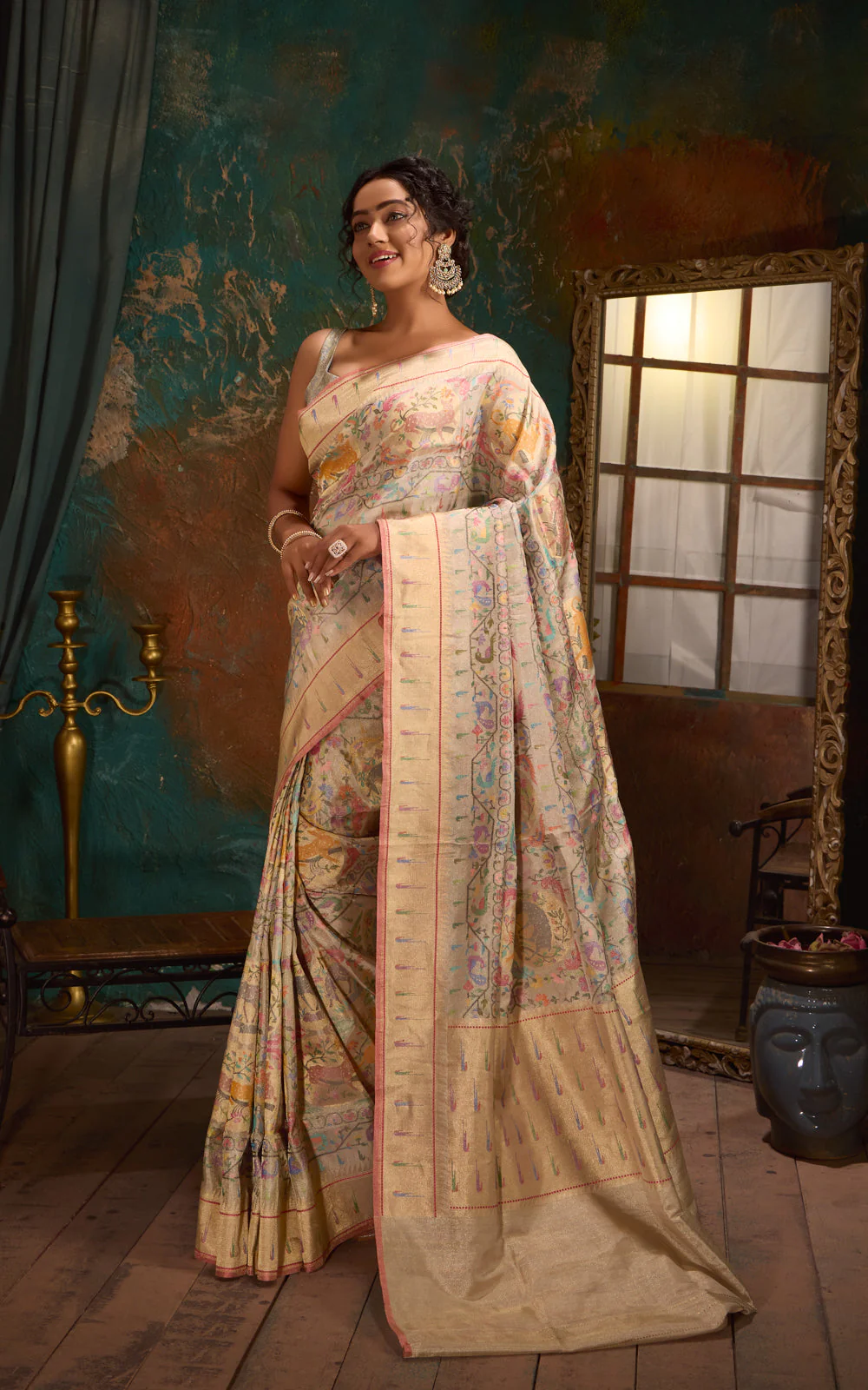 Silver Banarasi Kora Saree With Jamdani Weaves - Image 2