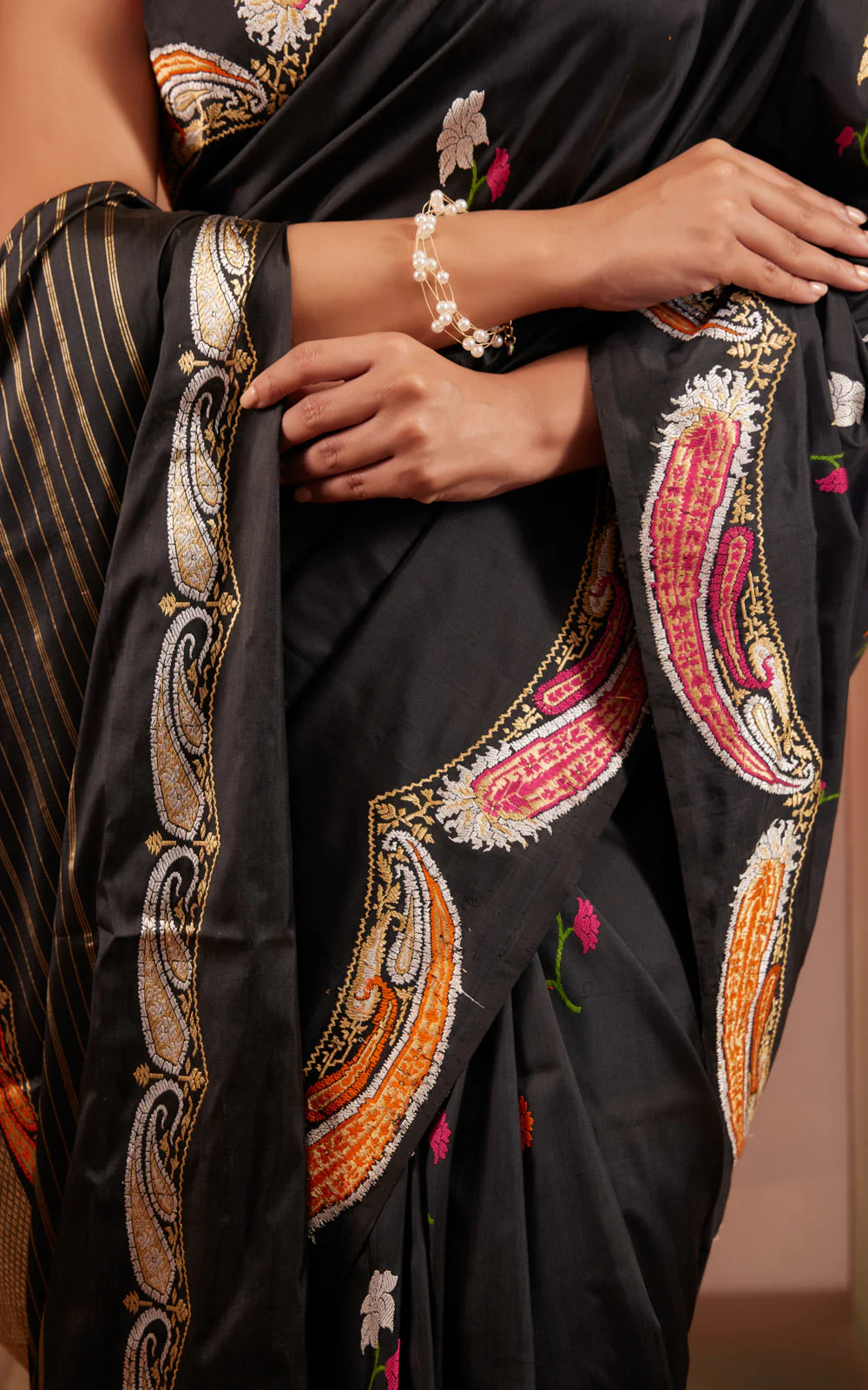 Dark Grey Banarasi Silk Saree With Kadhua Weaves - Image 8