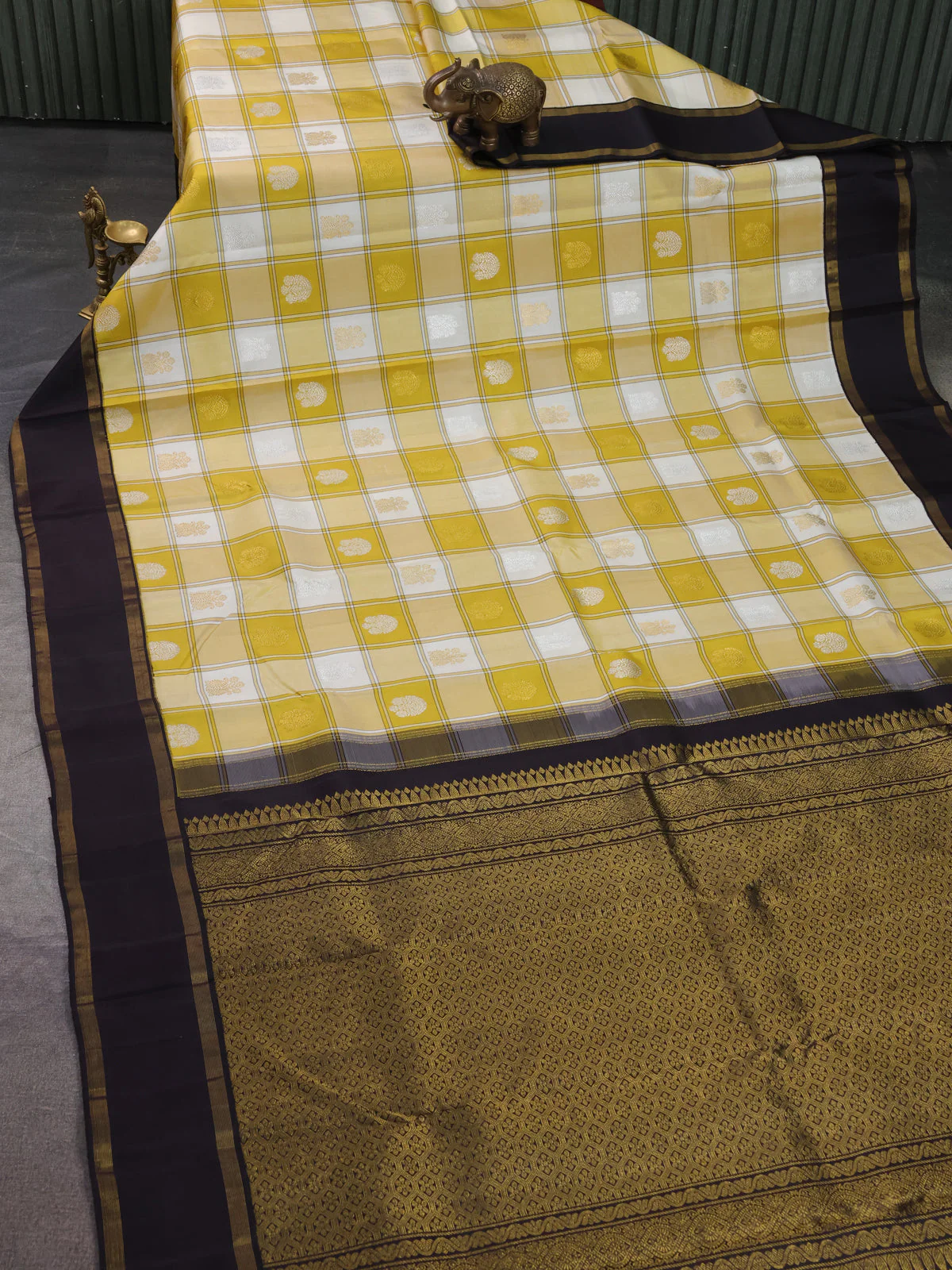 Beige And Mustard - Black Pure Kanchipuram Silk Saree - Image 2