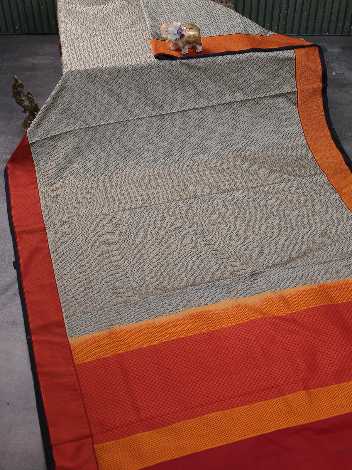Beige - Maroon Banarasi Tanshoi Silk Saree - Image 2