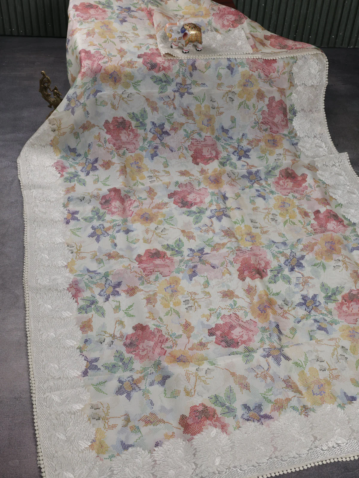 Beige Organza Silk Saree With Allover Prints & Rich Zari Border - Image 2