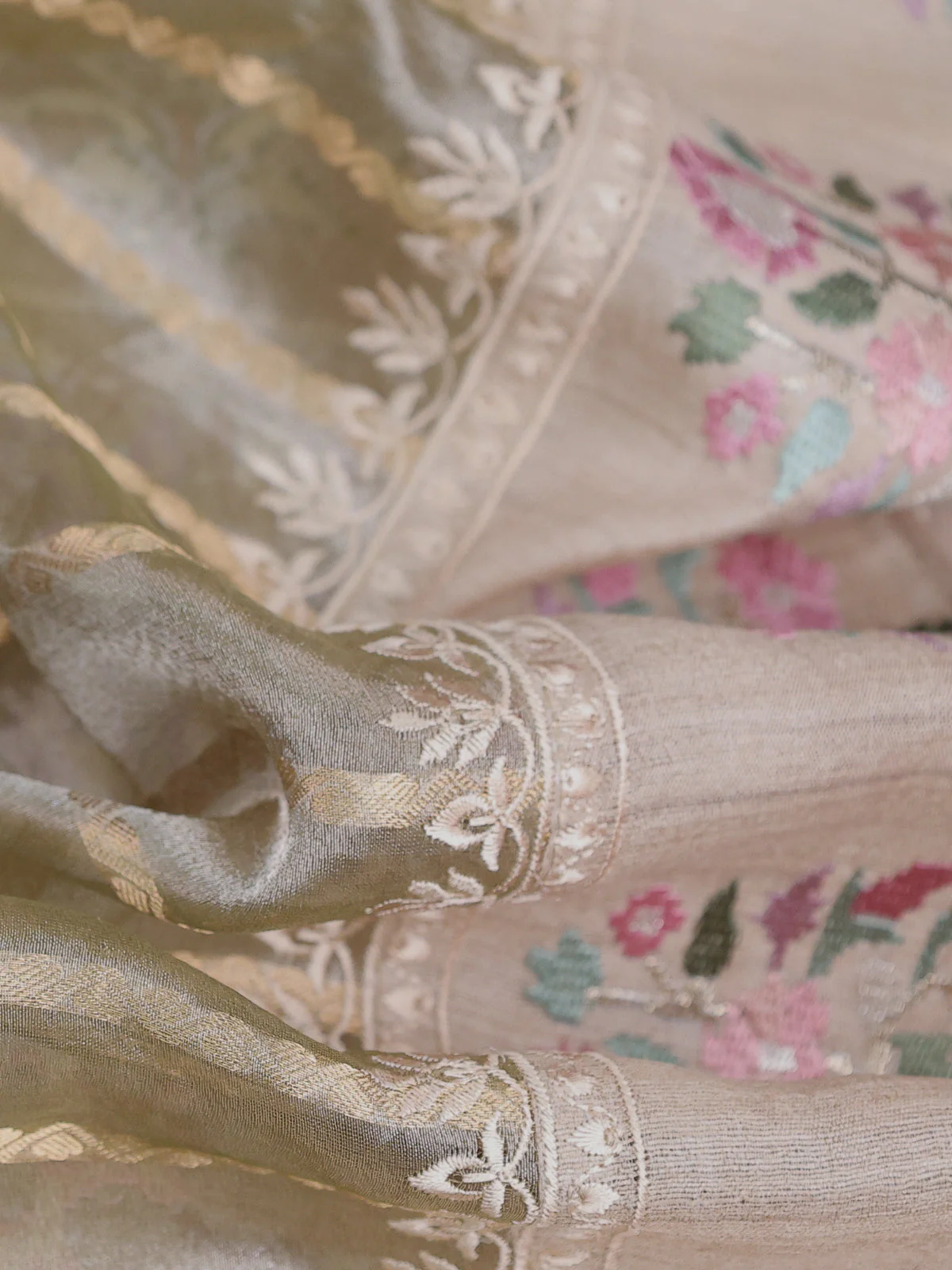 Beige Tissue Organza Silk Saree With Zari Weaves & Border Embroidery - Image 3