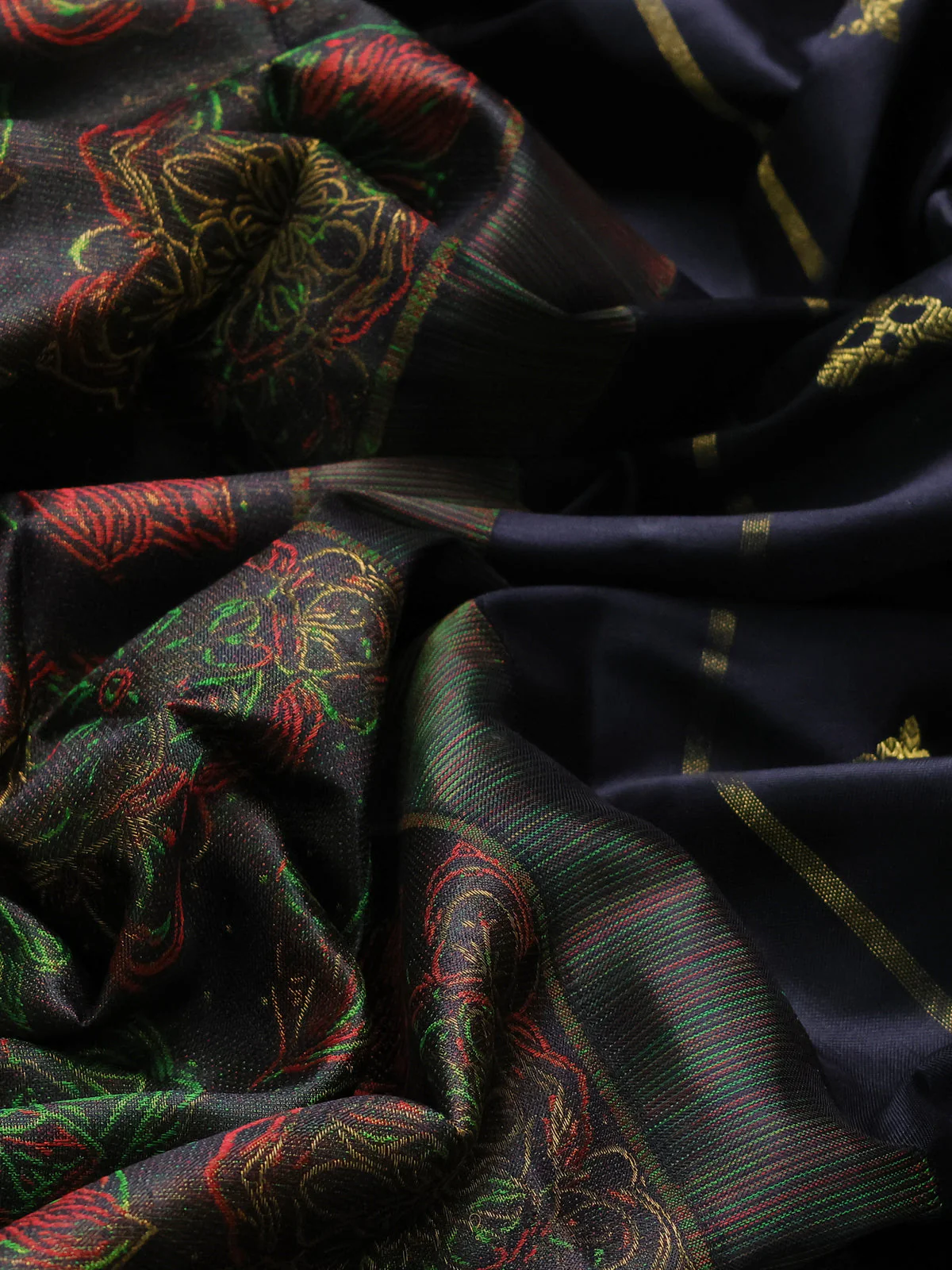 Black Pure Kanchipuram Silk Saree - Image 3