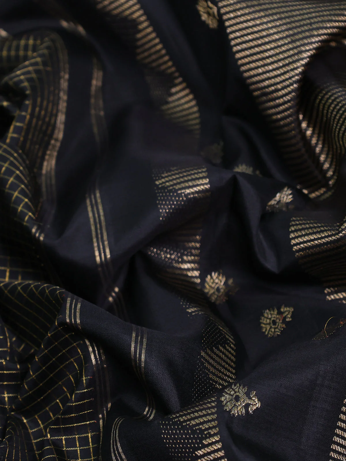Black - Sandal Kanchipuram Silk Saree - Image 3