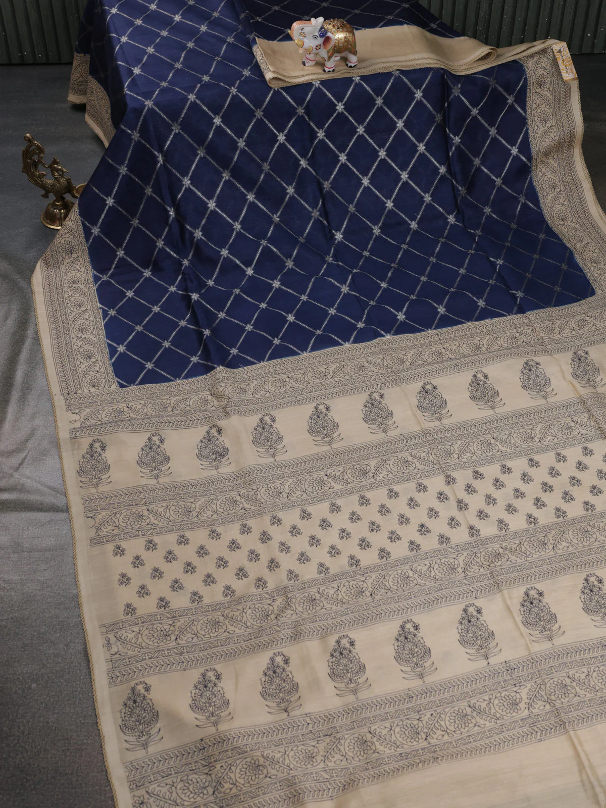 Blue-Beige Chiniya Silk Saree With Antique Zari Weaves & Embroided Border - Image 2