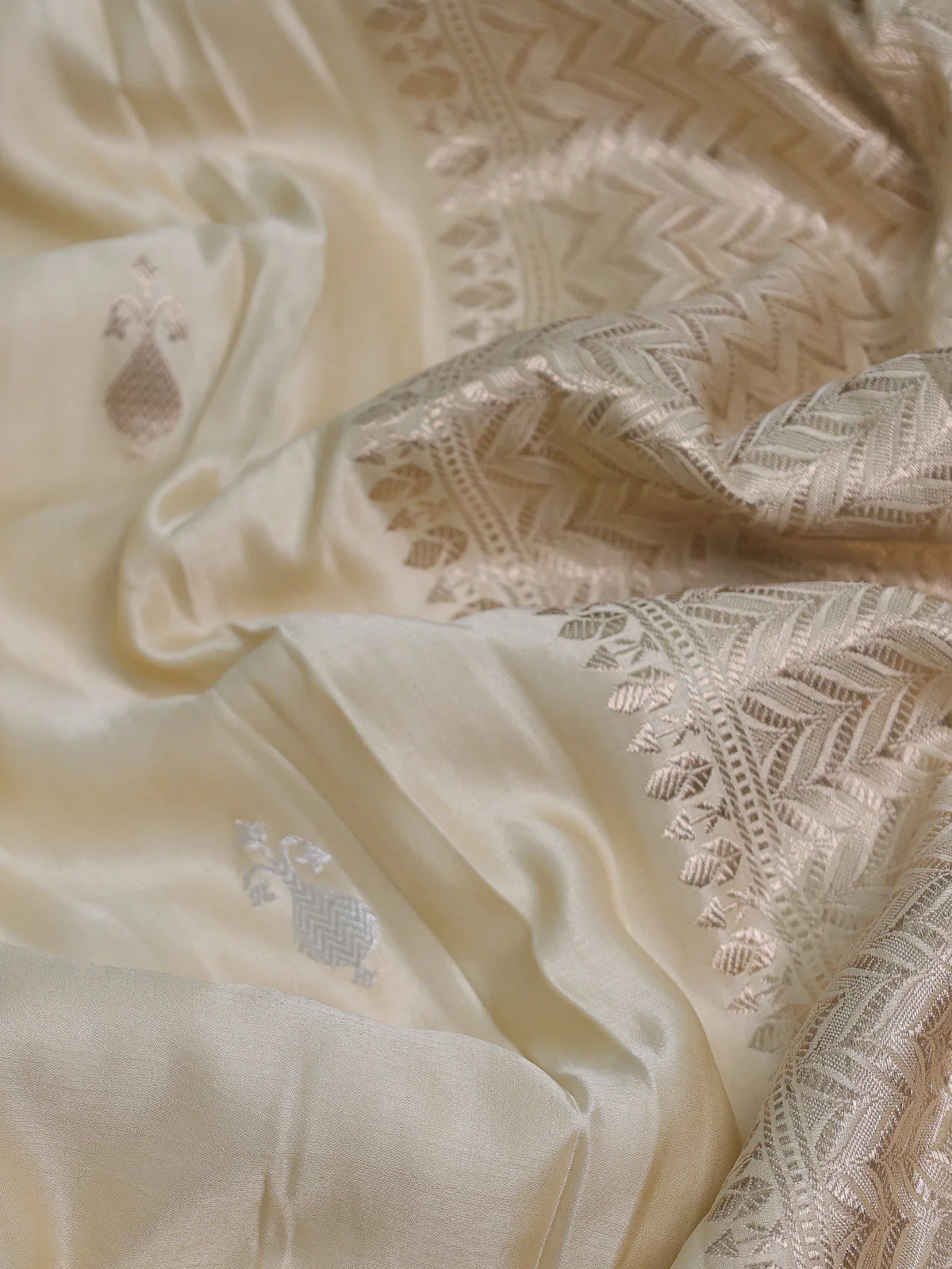 Cream Banarasi Mushru Silk Saree - Image 3