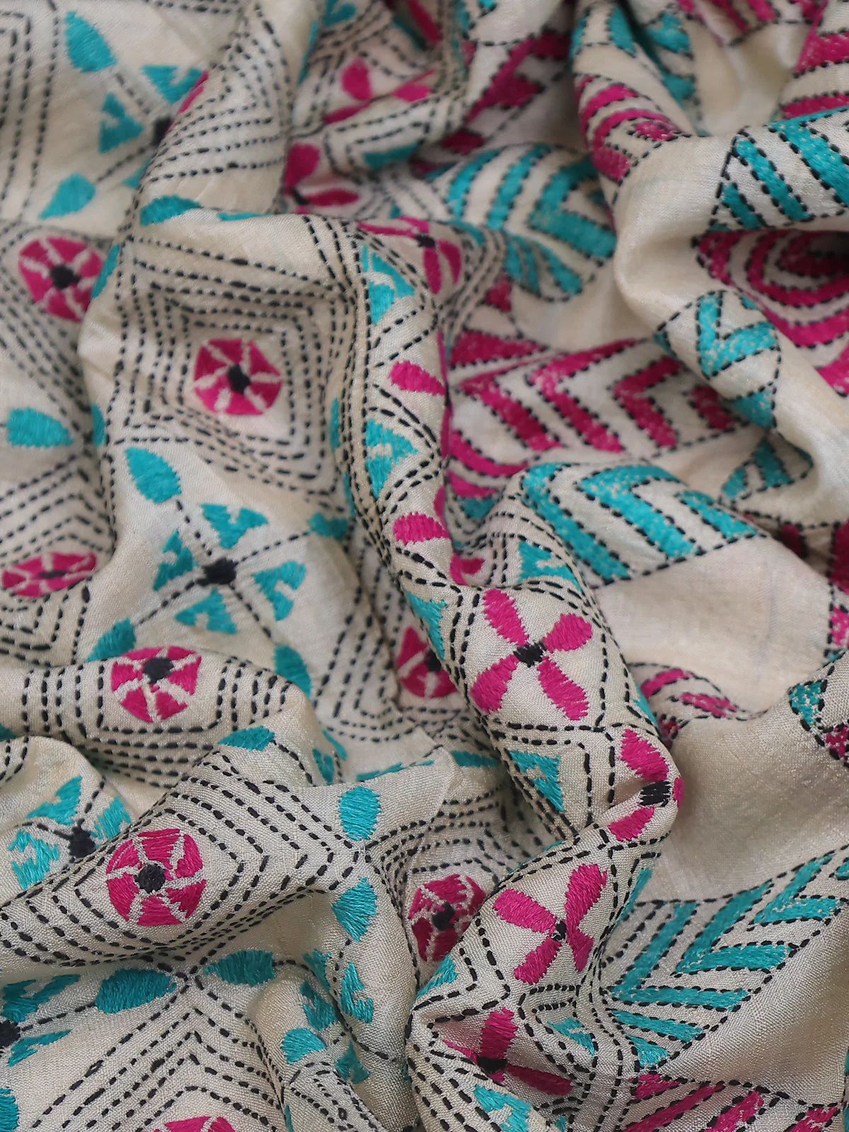 Cream Tussar Silk Saree - Image 3