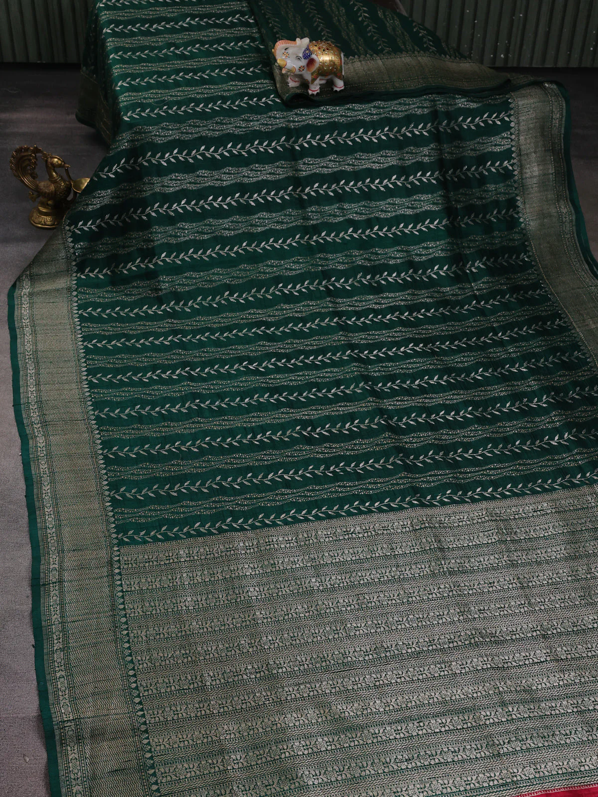 Dark Green - Dark Pink Banarasi Raw Silk Saree - Image 2