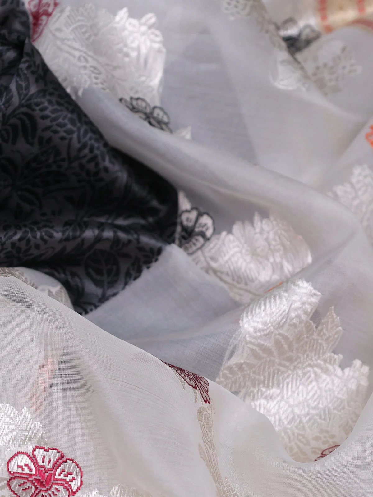 Elephant Grey - Off White Banarasi Silk Saree With Thread Weaves & Long Organza Floral Border - Image 3