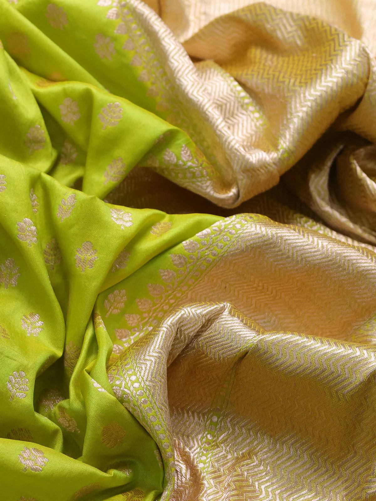 Fluorescent Green Banarasi Silk Saree - Image 3