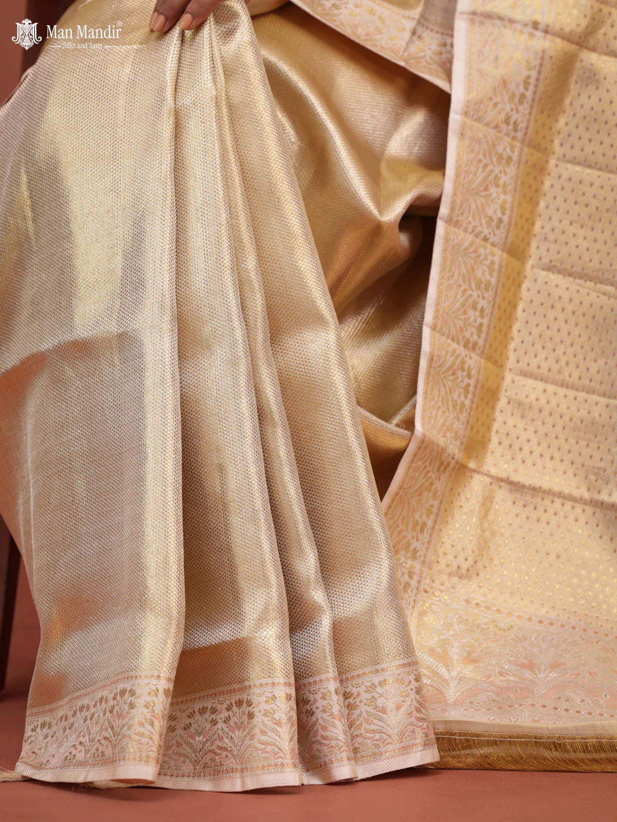 Gold Kanchipuram Tissue Silk Saree - Image 4