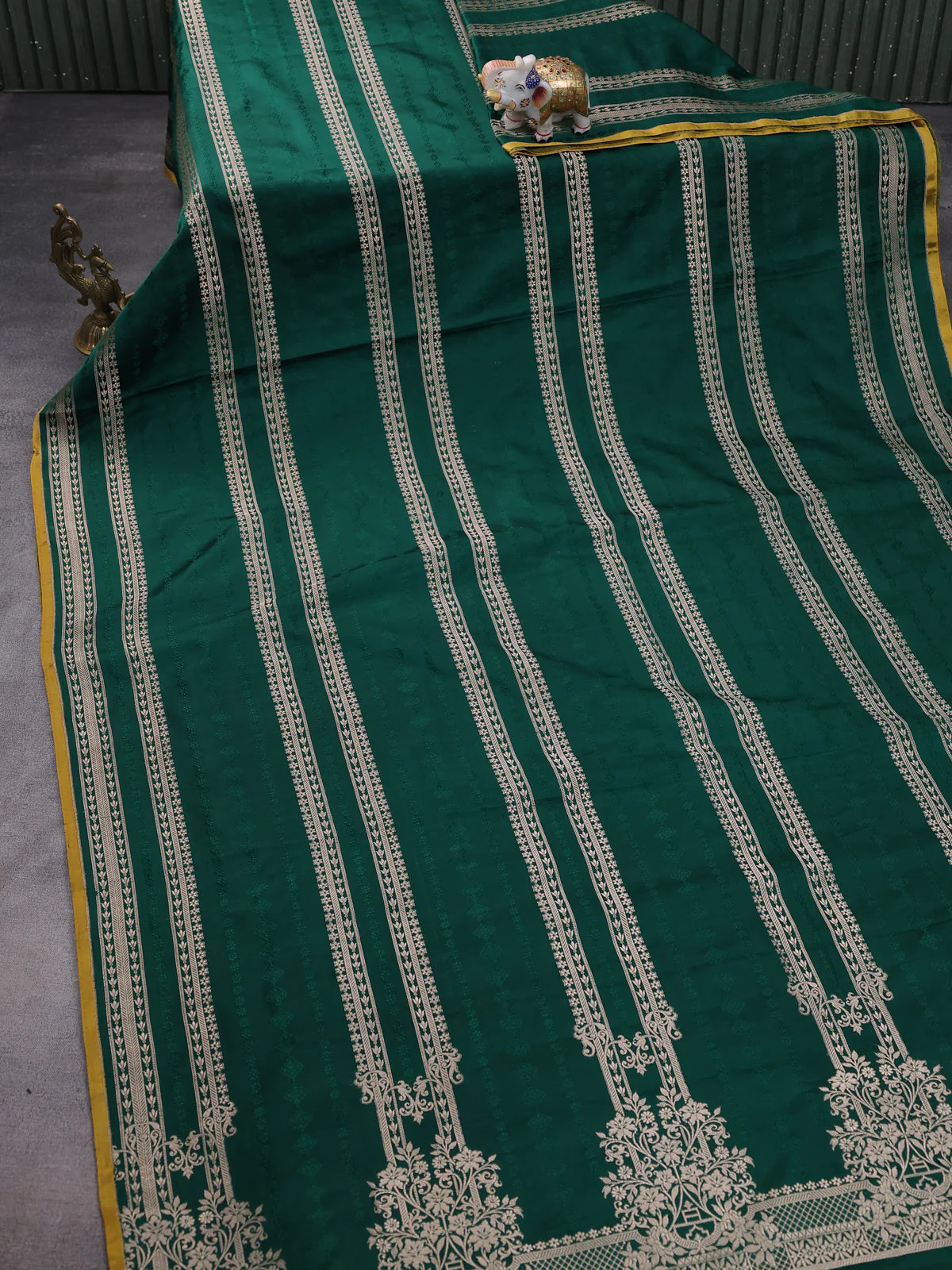 Green Banarasi Tanshoi Silk Saree - Image 2