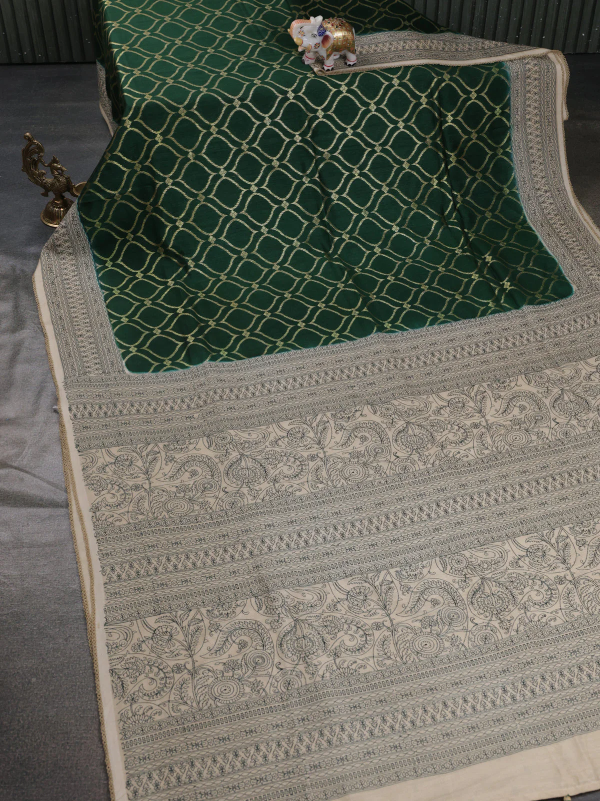 Green-Beige Chiniya Silk Saree With Zari Weaves & Embroided Border - Image 2