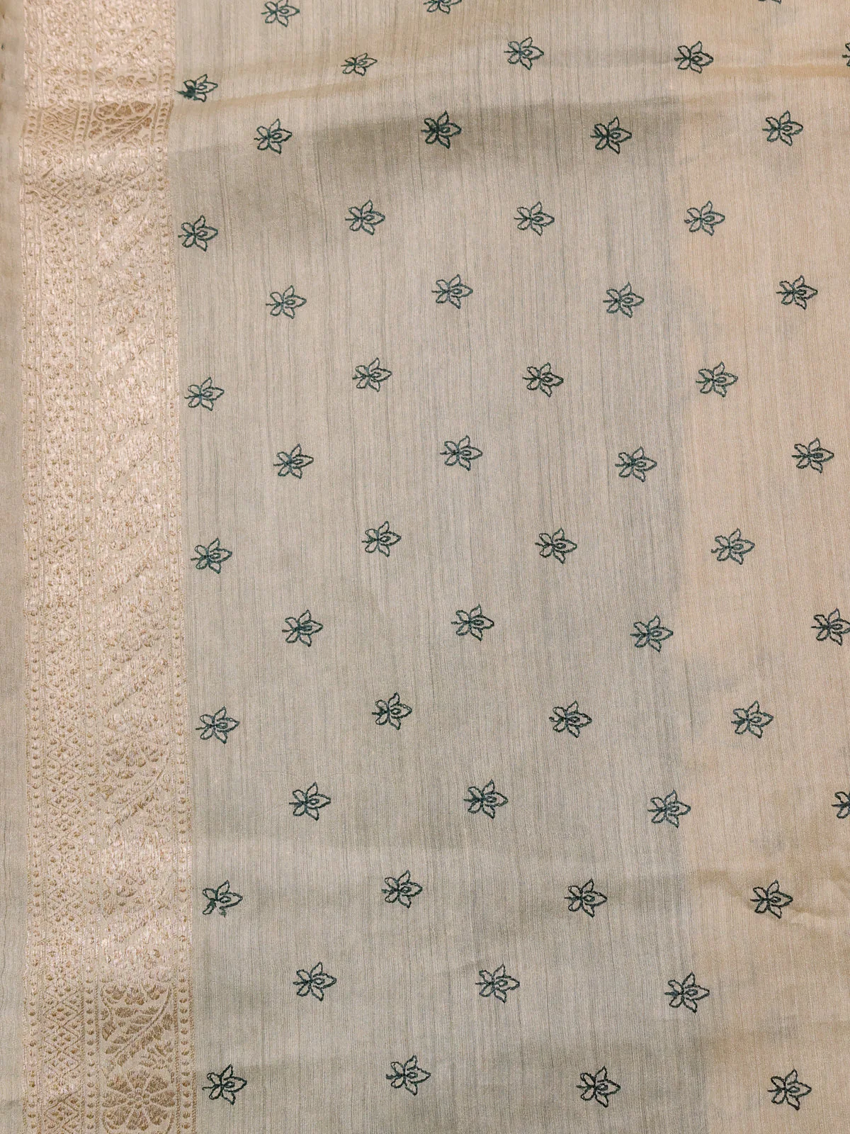 Green-Beige Chiniya Silk Saree With Zari Weaves & Embroided Border - Image 4