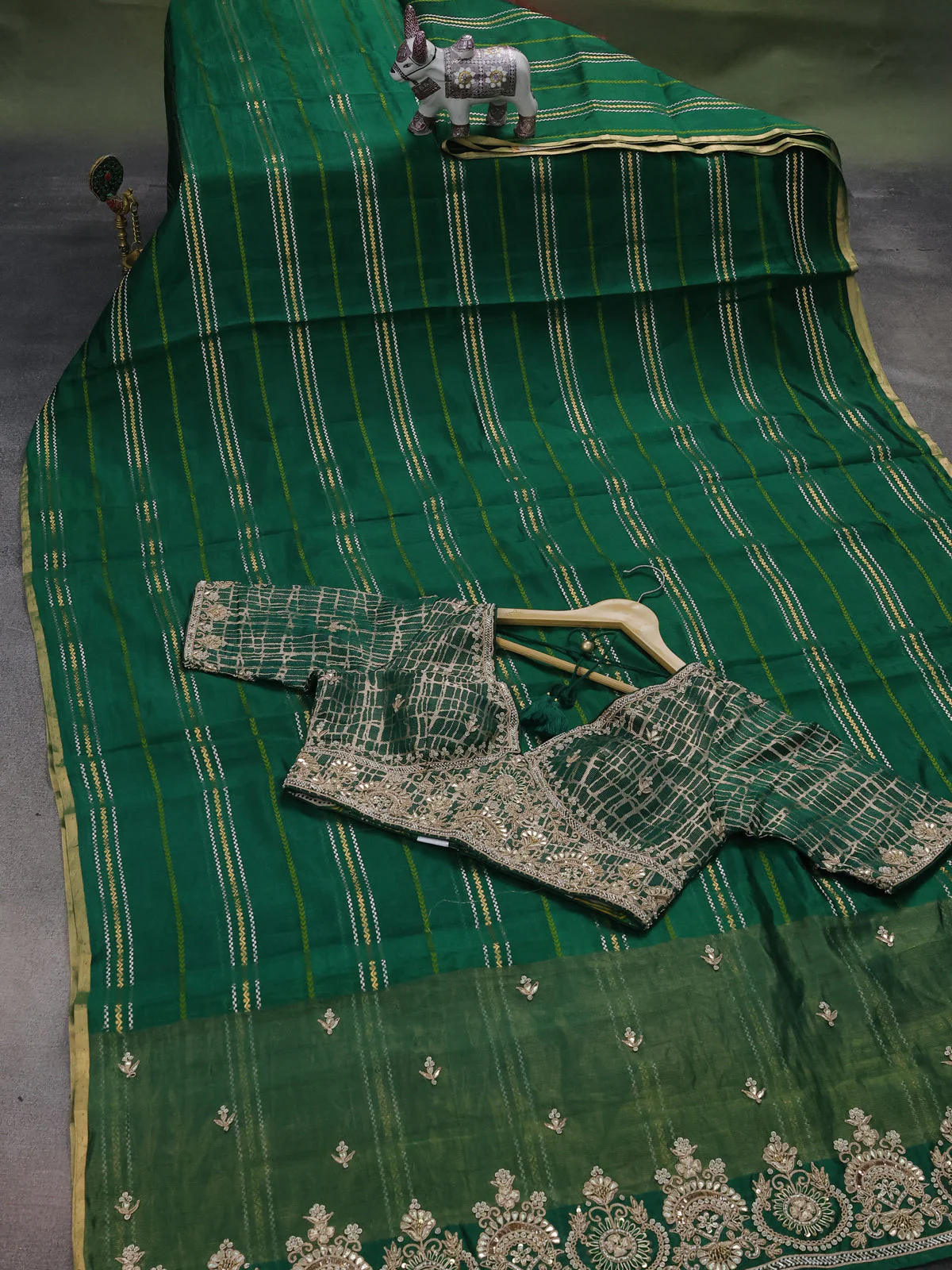 Green Chiniya Silk Saree With Embroidery Readymade Blouse - Image 2