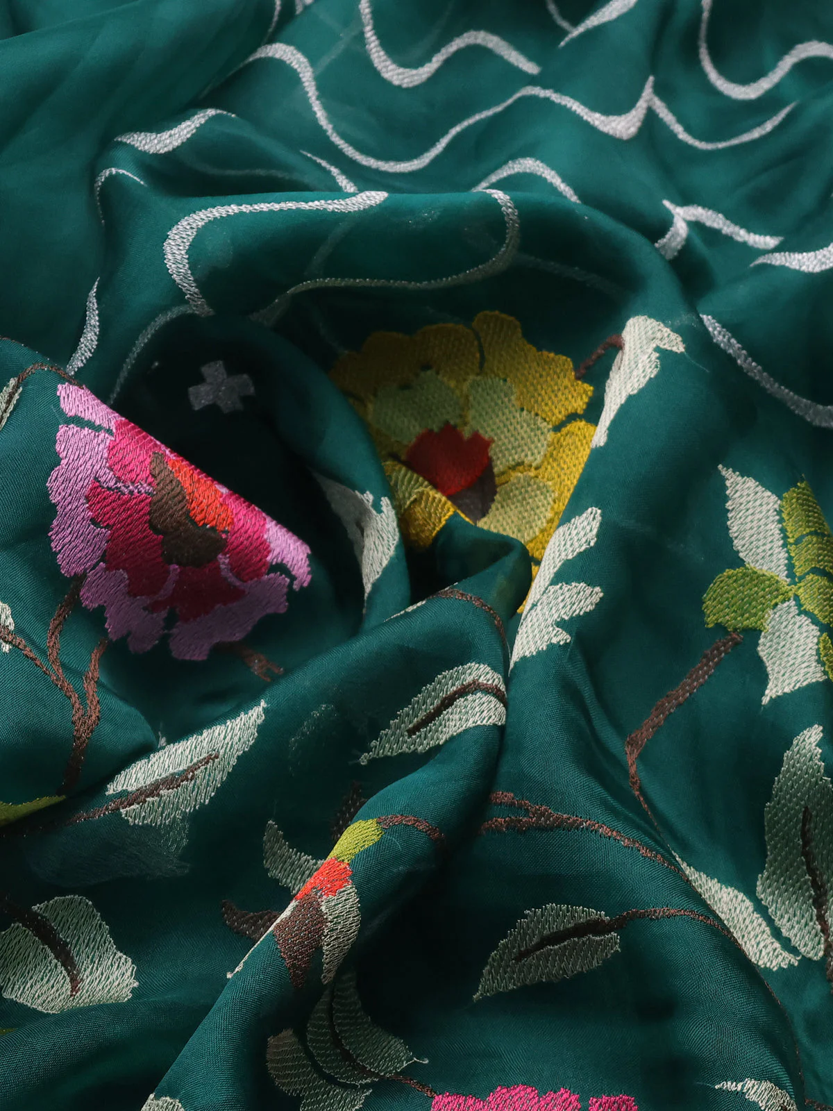 Green Organza Silk Saree With Floral Embroidey & Rich Muniya Style Border - Image 3