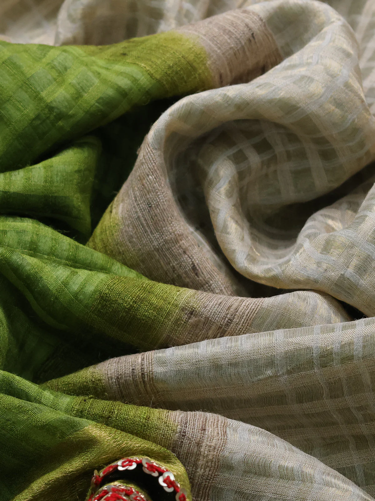 Green-Red Tussar Silk Saree With Embroidered Readymade Blouse - Image 3