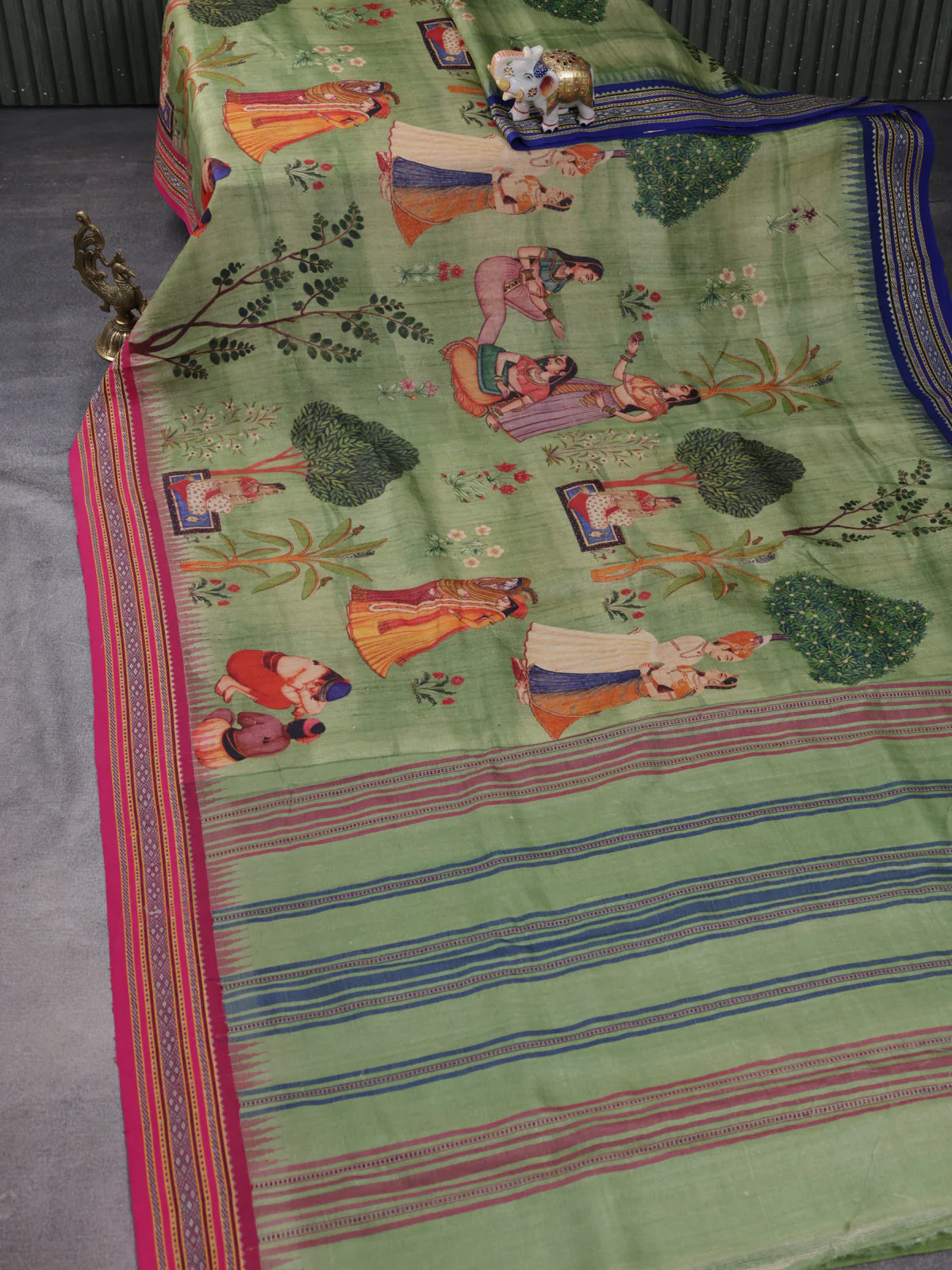Green Tussar Silk Saree With Digital Prints & Ganga Jamuna Vidarbha Border - Image 2