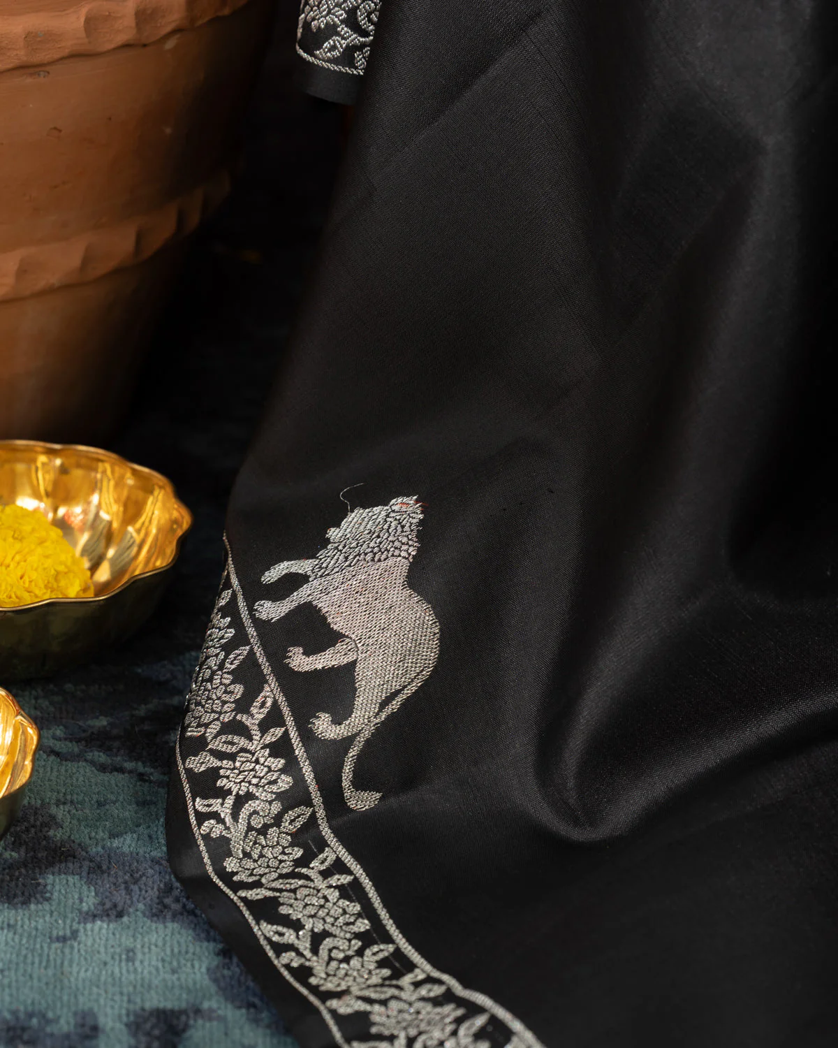 Majestic Black & Silver Kanchipuram Silk With Lion And Floral Weaves - Image 4