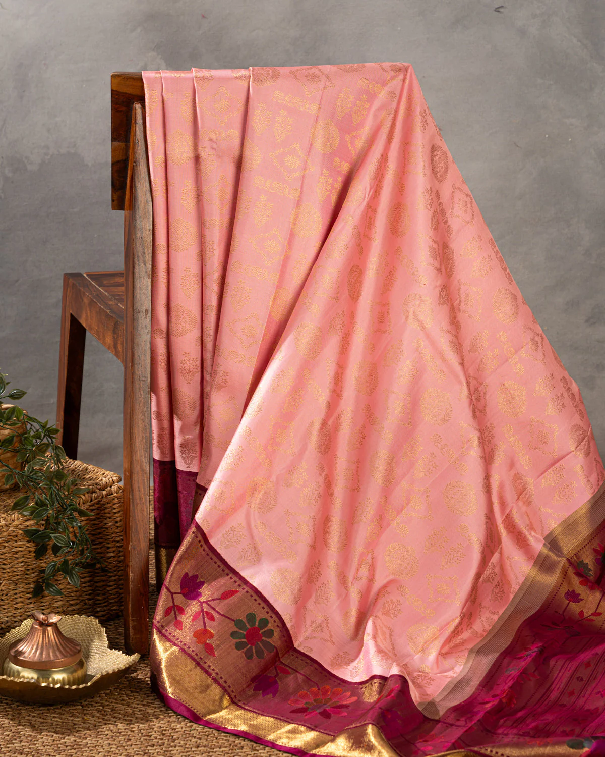 Light Pink Kanchipuram Silk Saree With Zari Weaves & Contrast Border - Image 10