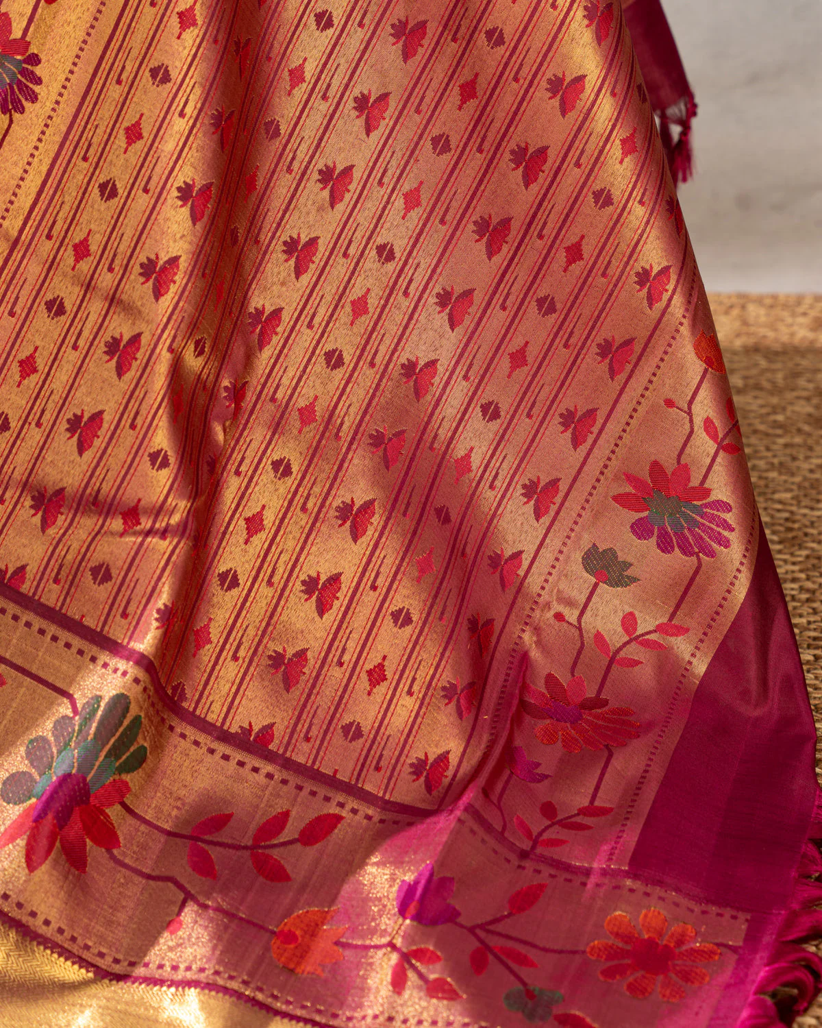 Light Pink Kanchipuram Silk Saree With Zari Weaves & Contrast Border - Image 5