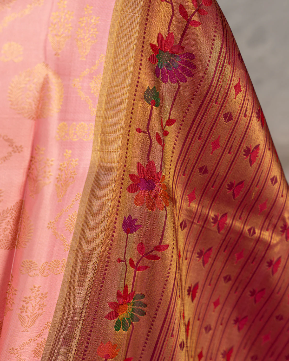 Light Pink Kanchipuram Silk Saree With Zari Weaves & Contrast Border - Image 7