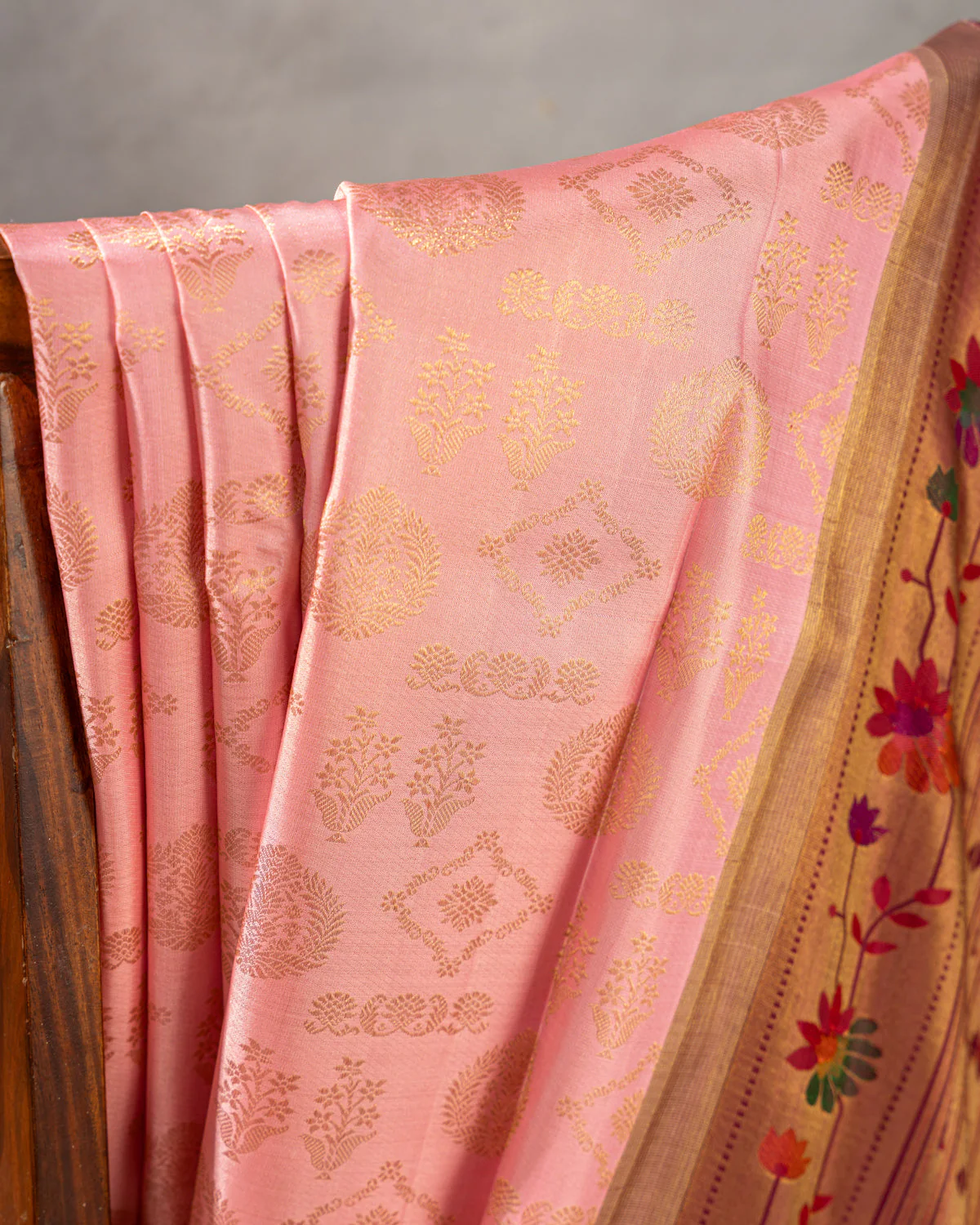 Light Pink Kanchipuram Silk Saree With Zari Weaves & Contrast Border - Image 8