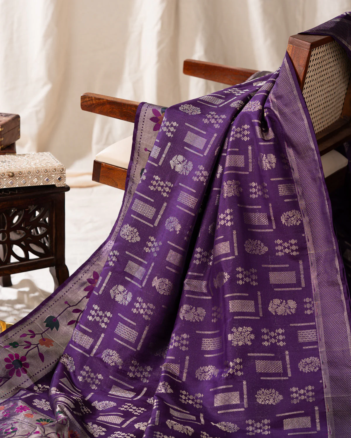 Violet Kanchipuram Silk Saree With Zari Weaves - Image 8