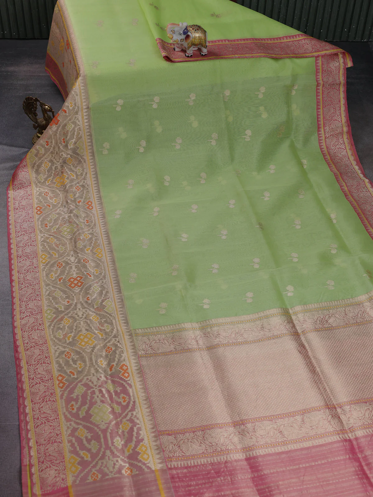 Light Green-Pink Banarasi Kora Silk Saree - Image 2