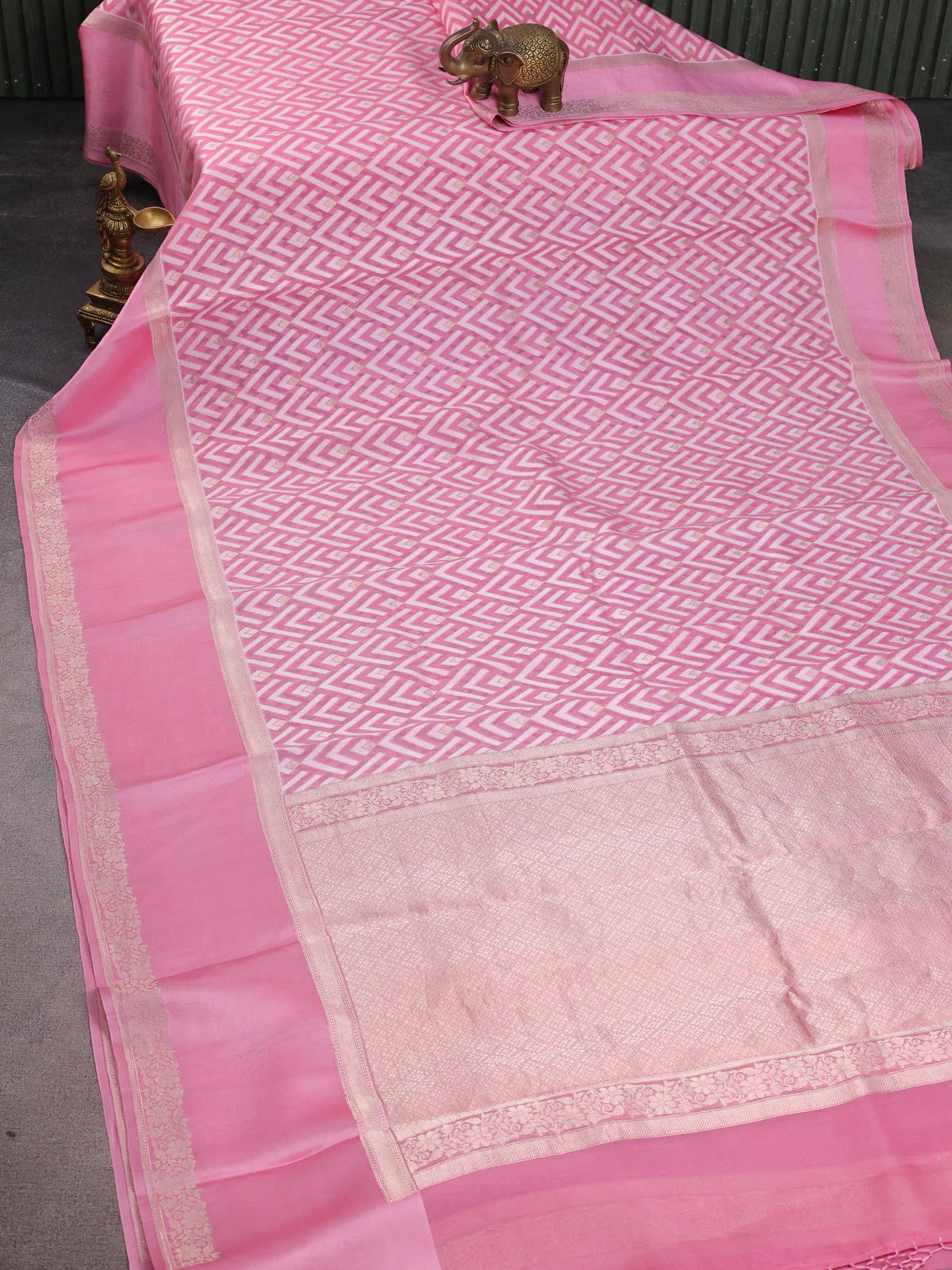 Light Pink Banarasi Kora Saree With Allover Thread Weaves And Satin Border - Image 2