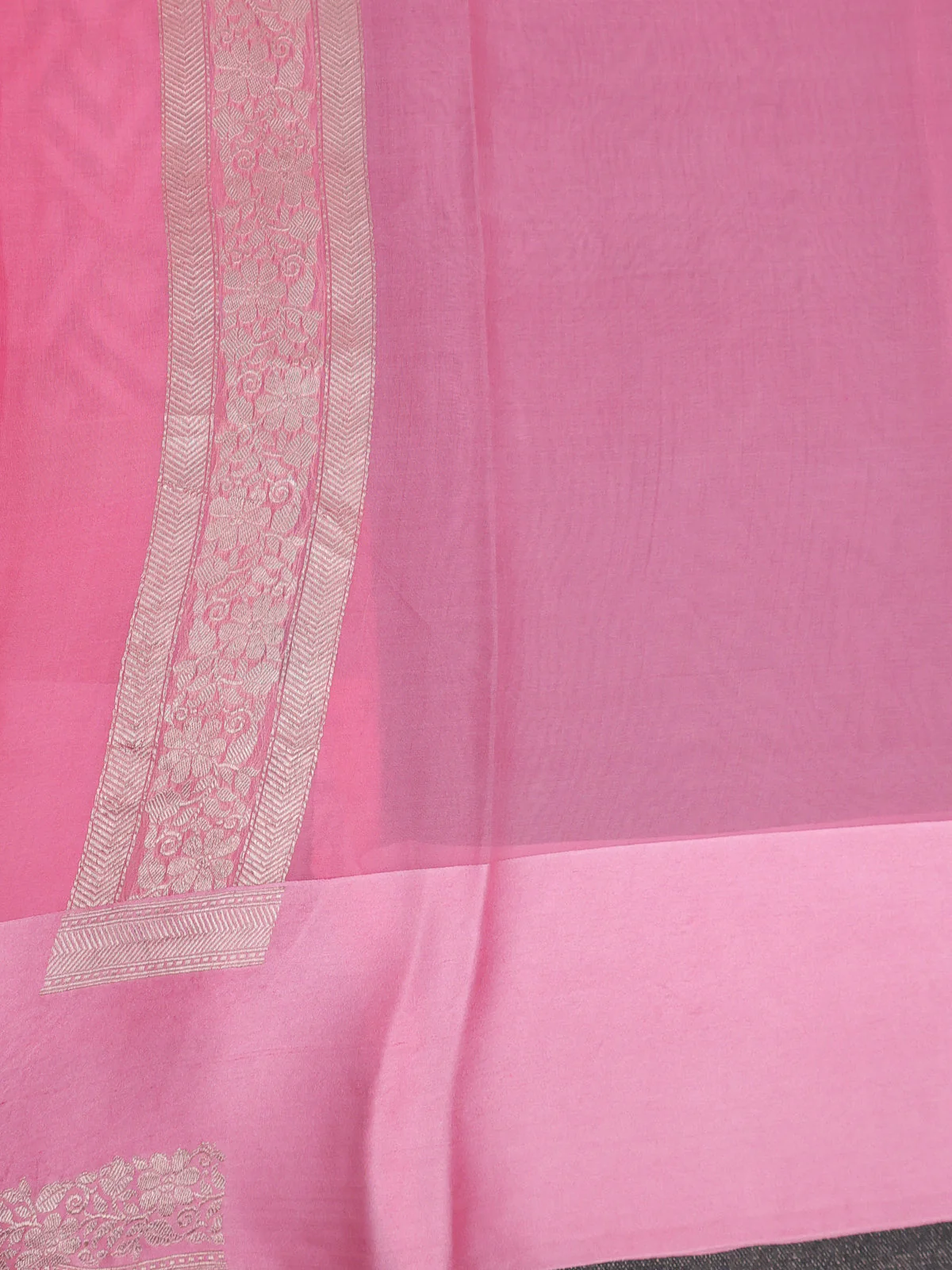 Light Pink Banarasi Kora Saree With Allover Thread Weaves And Satin Border - Image 4