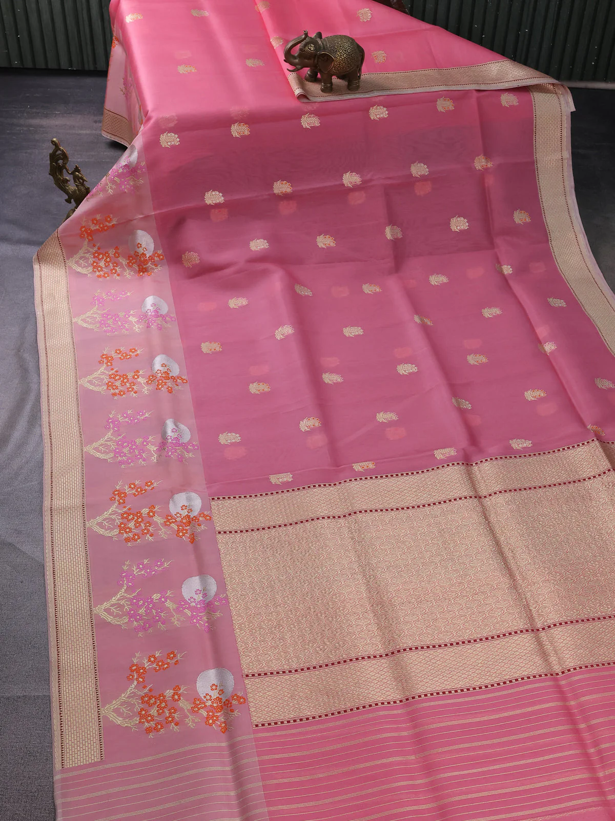 Light Pink Banarasi Kora Saree With Allover Zari Buttas & Rich Border - Image 2