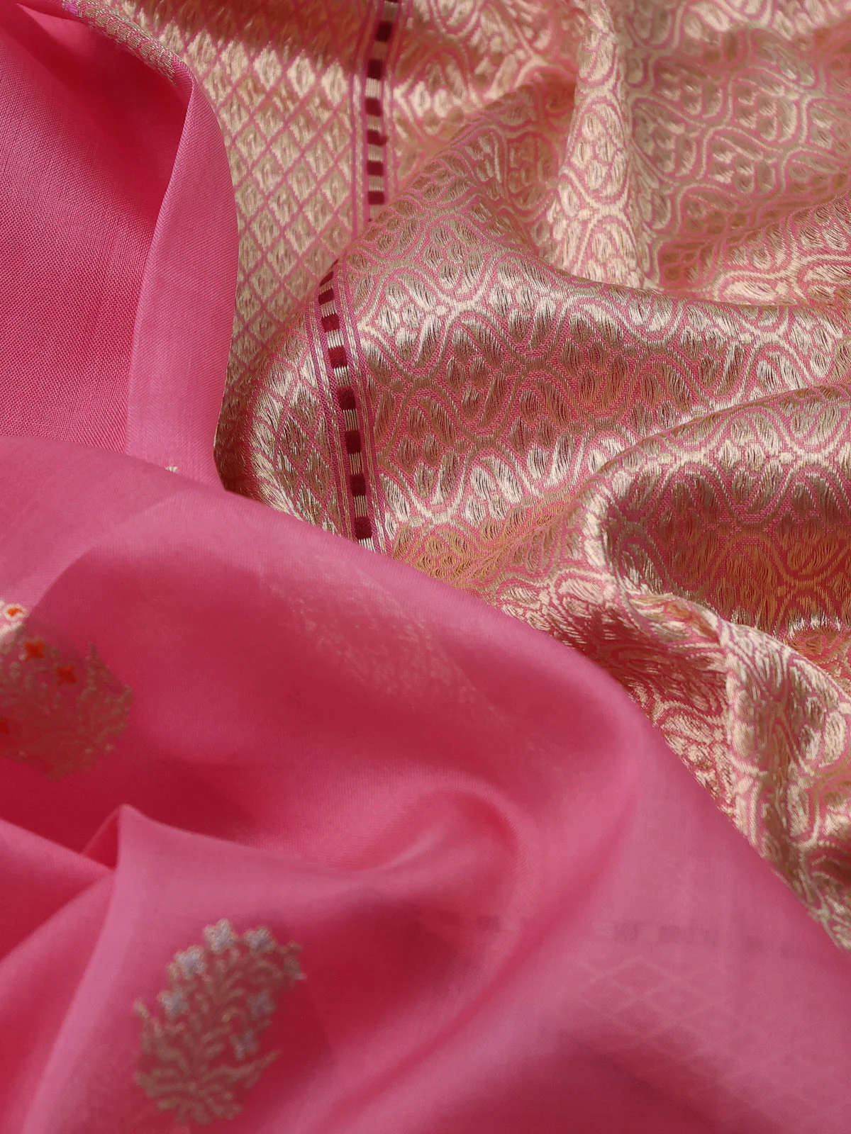 Light Pink Banarasi Kora Saree With Allover Zari Buttas & Rich Border - Image 3