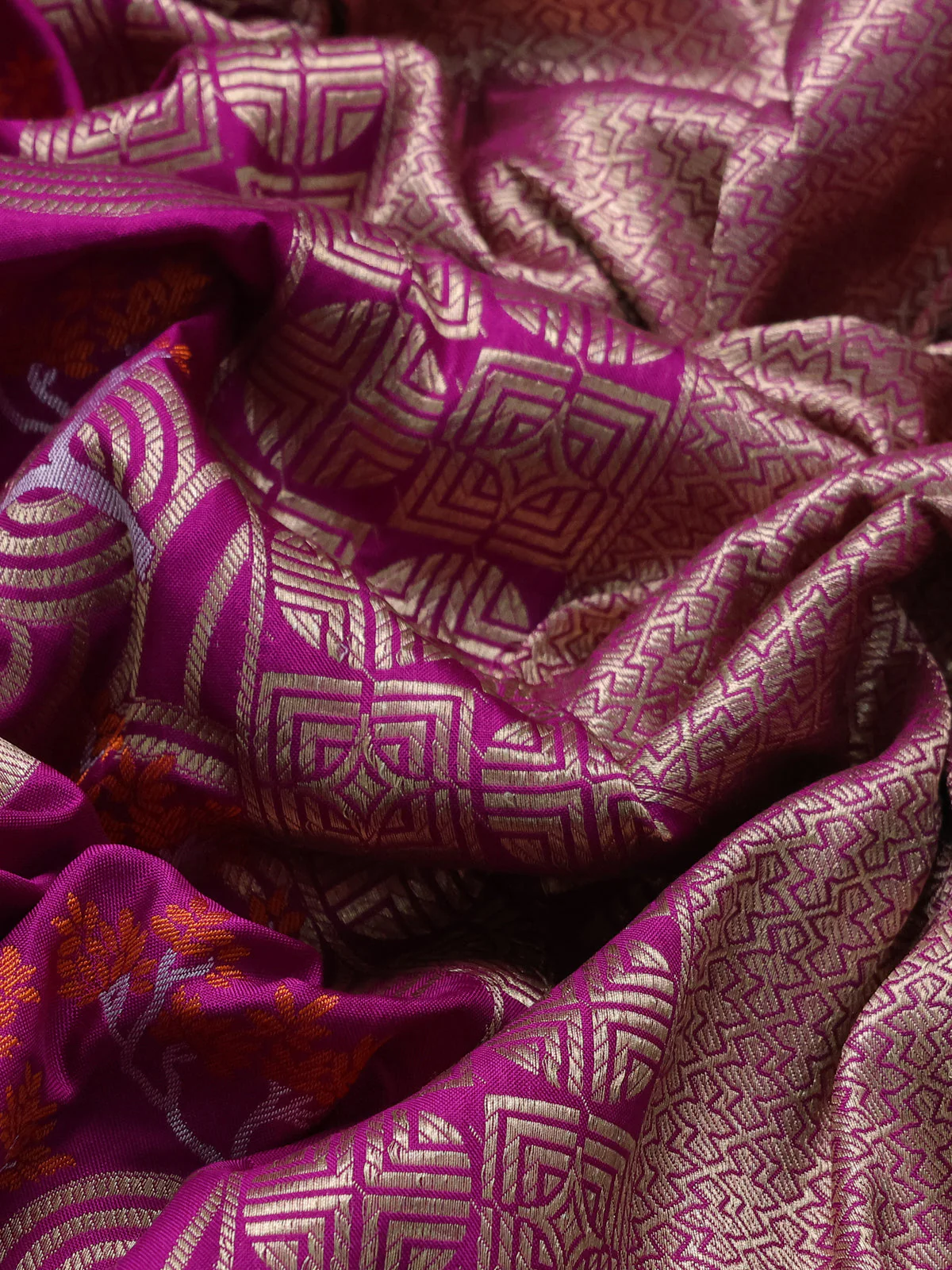 Magenta Pink Banarasi Silk Saree - Image 3