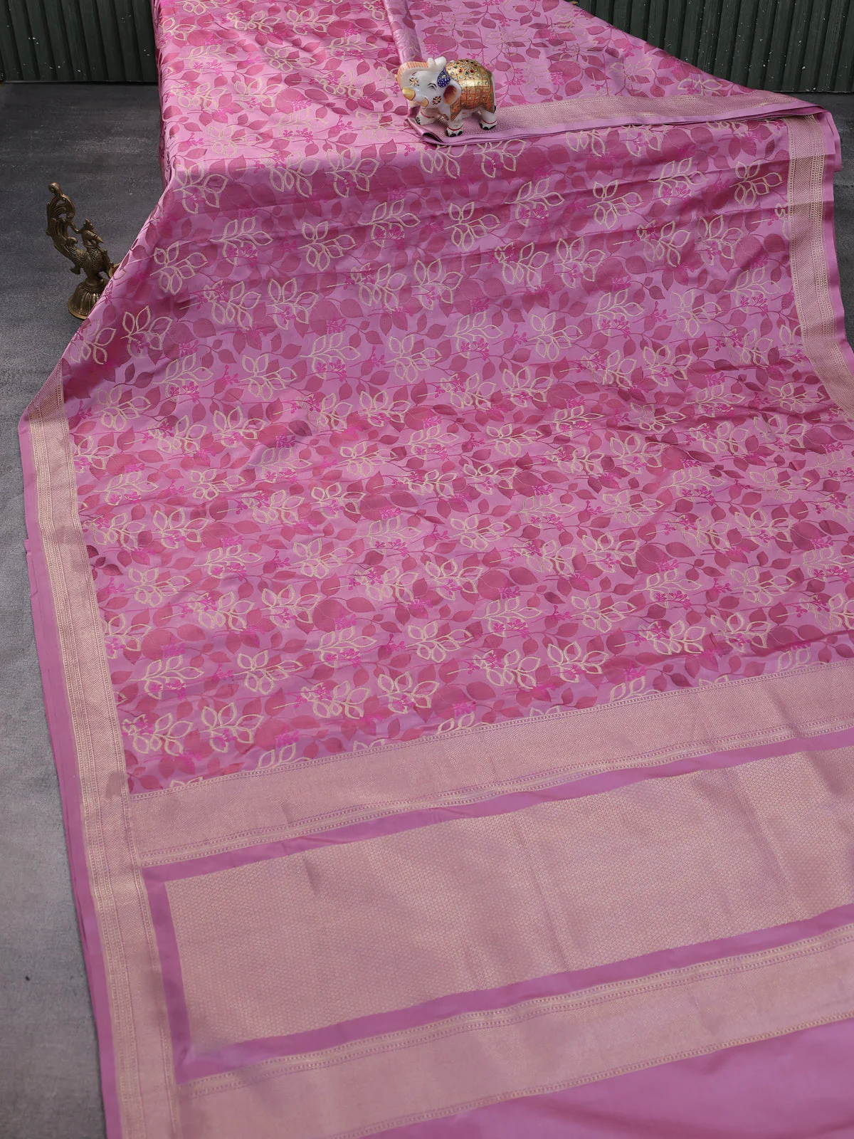 Muave Pink Banarasi Tanshoi Silk Saree - Image 2