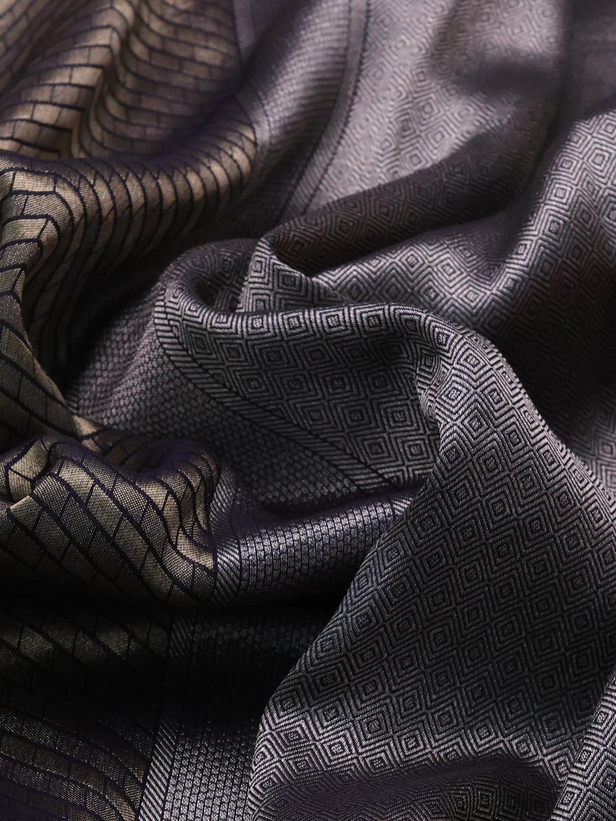 Navy Blue Banarasi Silk Saree With Brocade Zari Weaves & Embroided Border - Image 3