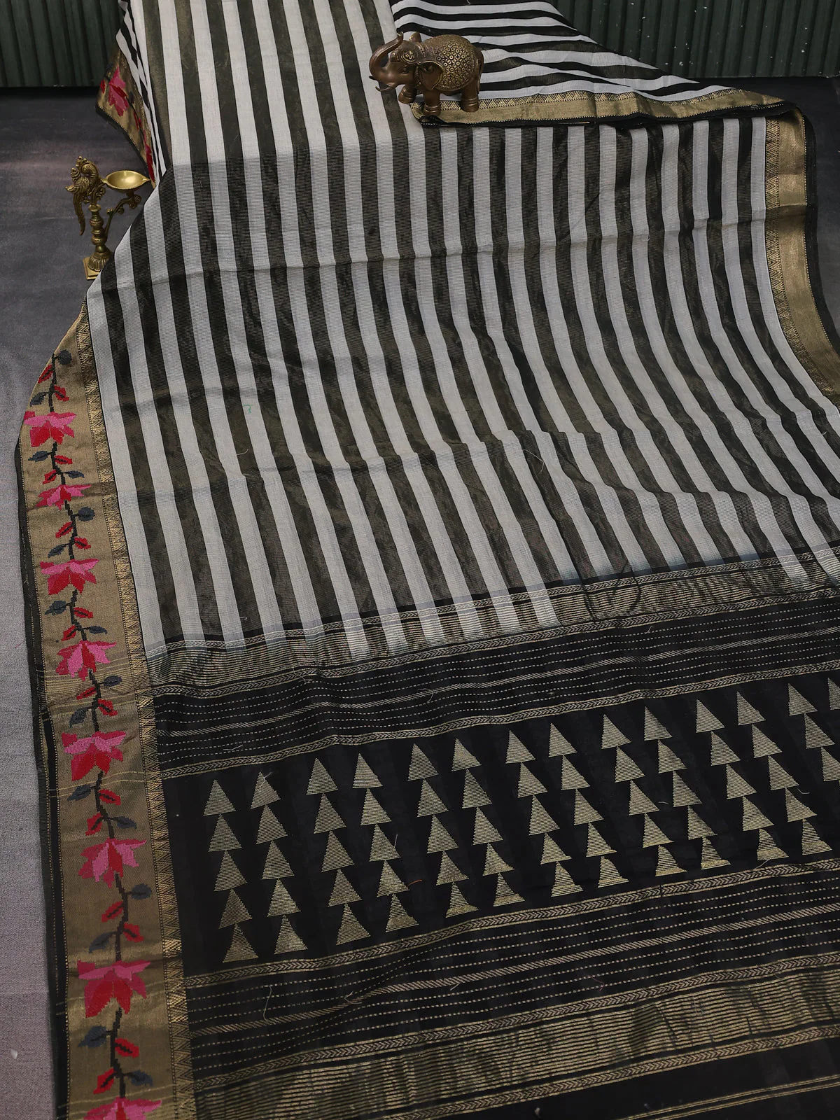 Off White-Black Tissue Silk Saree - Image 2
