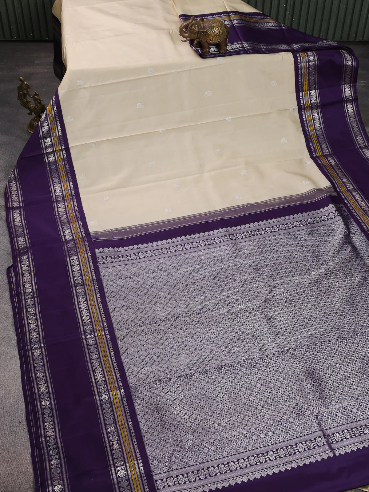 Off White -Blue Pure Kanchipuram Silk Saree - Image 2
