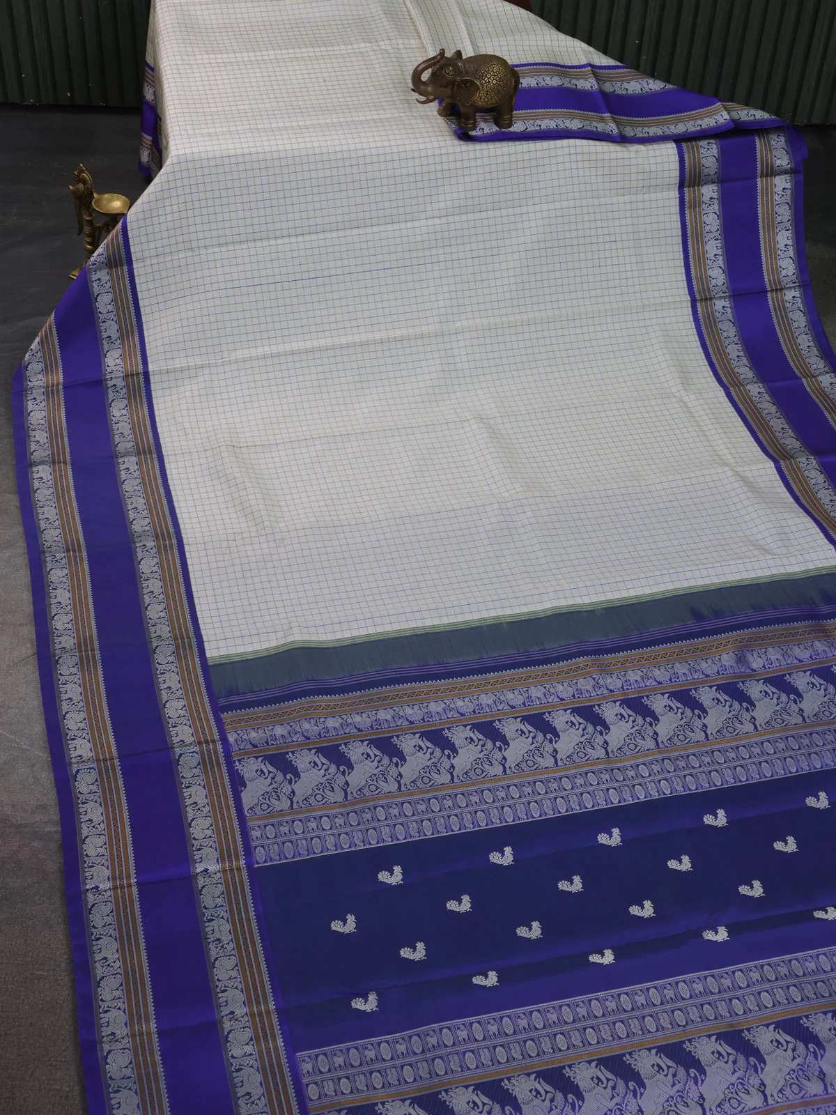 Off White-Blue Pure Kanchipuram Silk Saree - Image 2