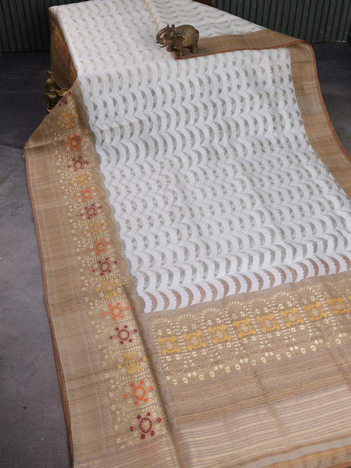 Off White - Dark Sandal Banarasi Kora Silk Saree With Thread Weaves - Image 2