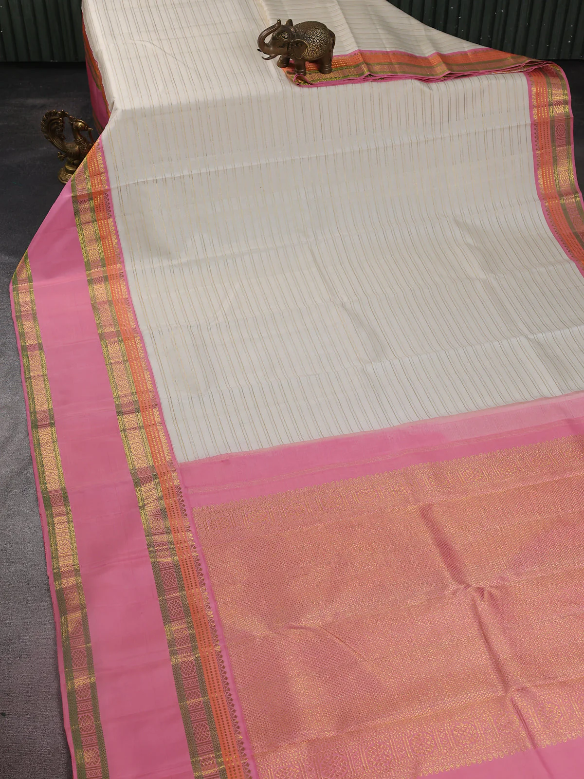 Off White-Light Pink Pure Kanchipuram Silk Saree - Image 2