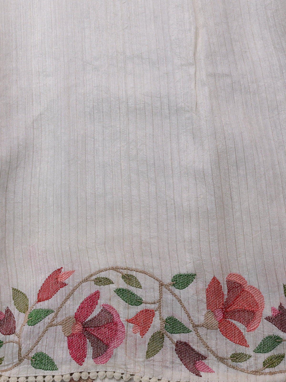 Pastel Grey-Cream Organza Silk Saree With Allover Silver Zari Weaves & Border Embroidery - Image 4
