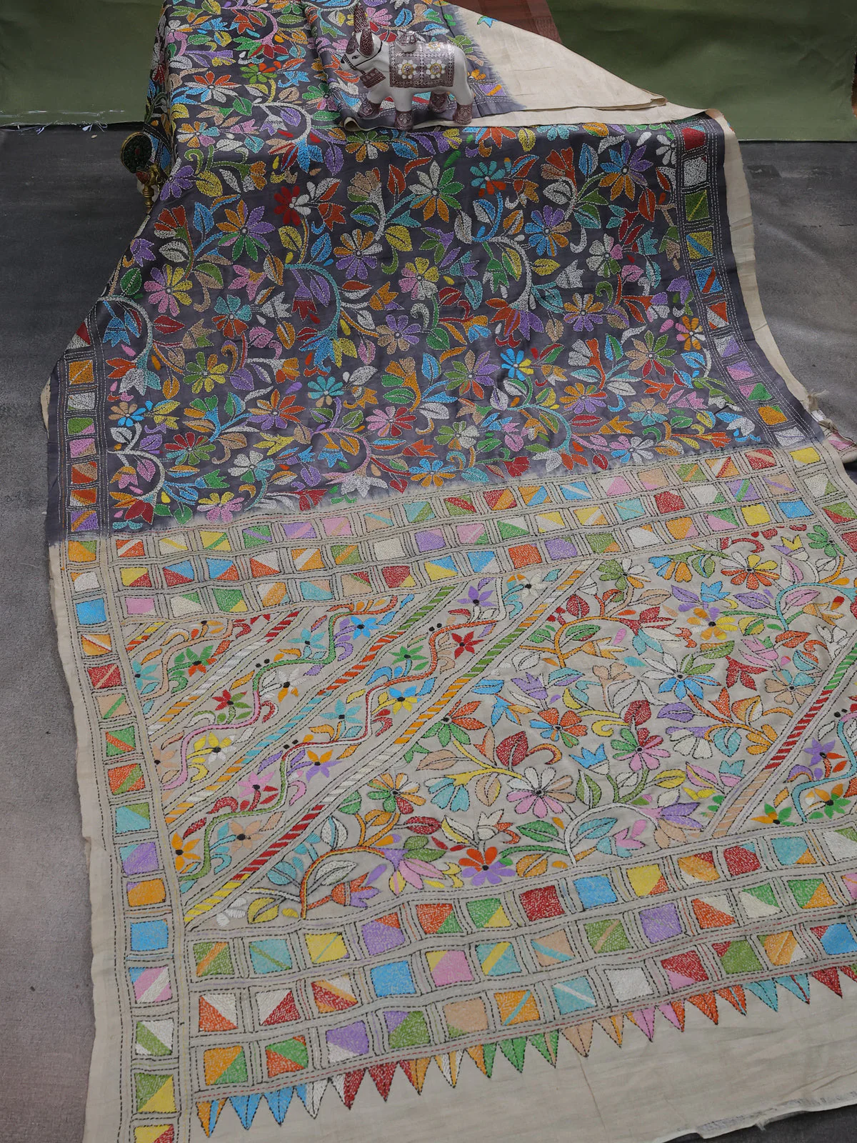 Pastel Grey -Dark Grey Tussar Silk Saree - Image 2