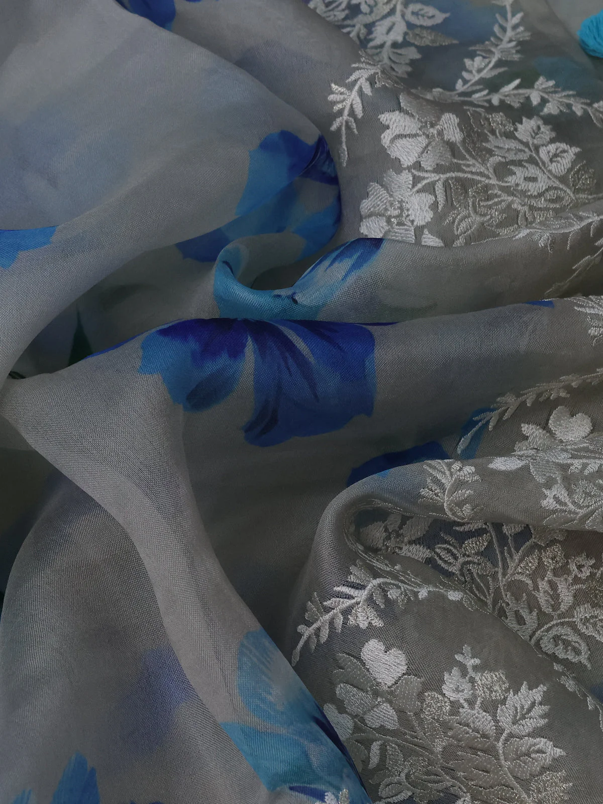Pastel Grey Organza Silk Saree - Image 3