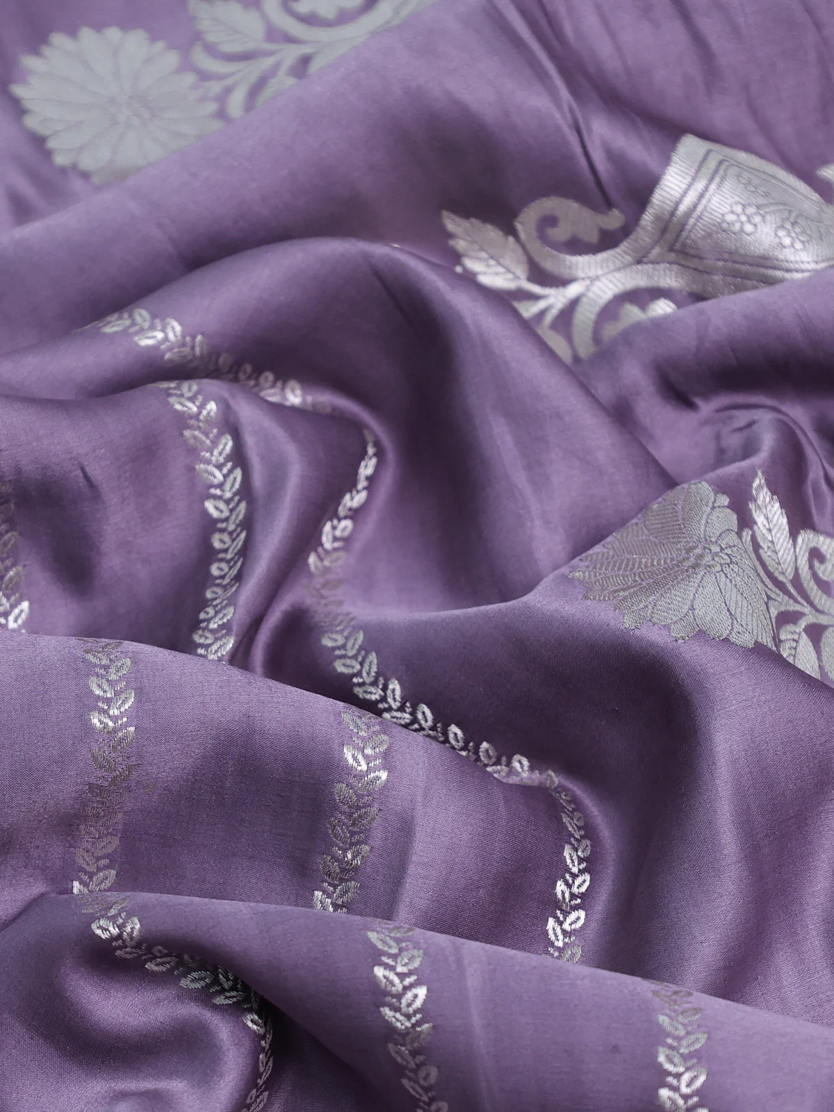 Pastel Lavender Banarasi Mushru Silk Saree - Image 3