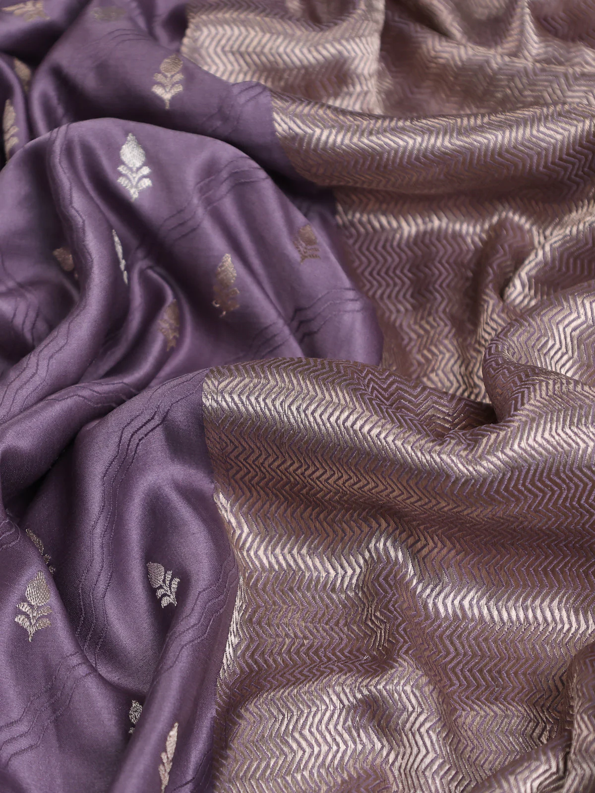 Pastel Lavender Banarasi Mushru Silk Saree - Image 3