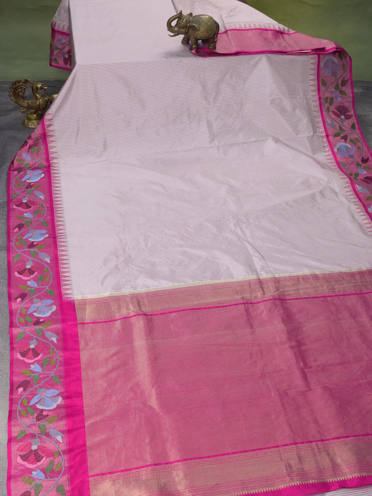 Pastel Pink-Pink Pure Kanchipuram Silk Saree With Border Embroidery - Image 2