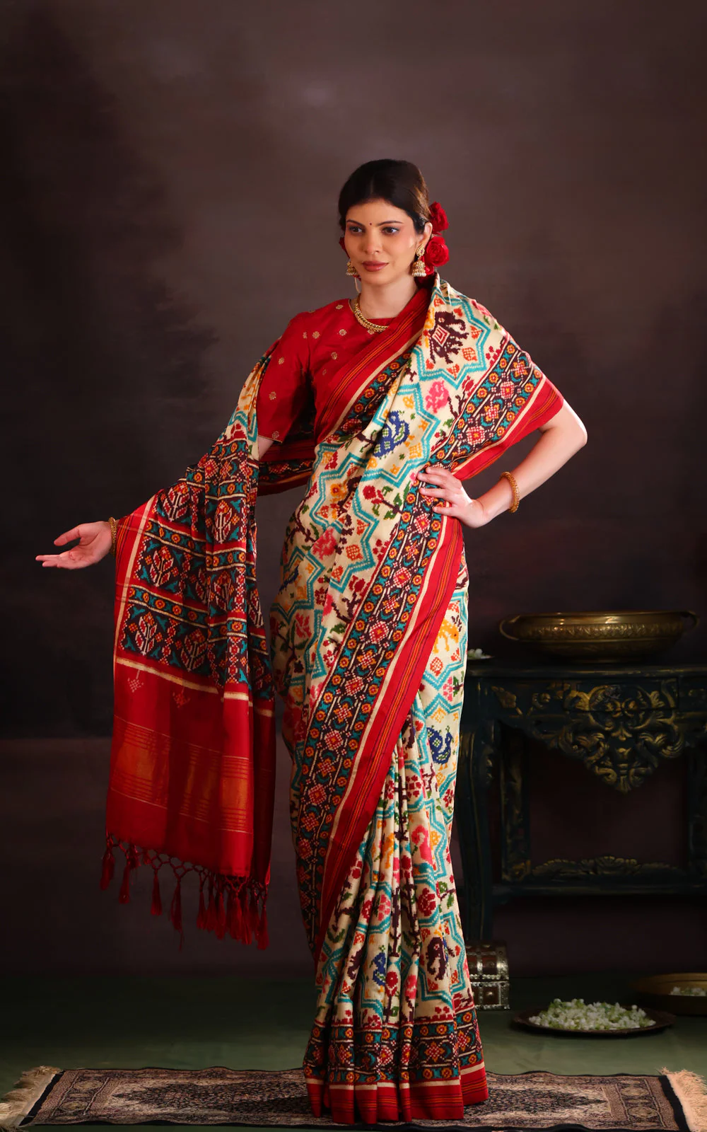 Cream & Red Patan Patola Silk Saree - Image 4