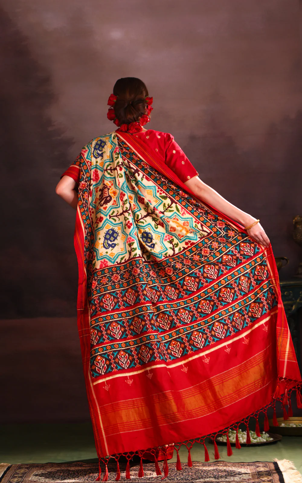 Cream & Red Patan Patola Silk Saree - Image 5